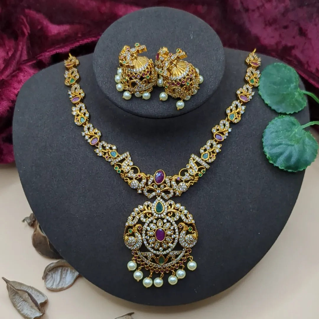 Trendy Halskette mit Ohrringe - gold