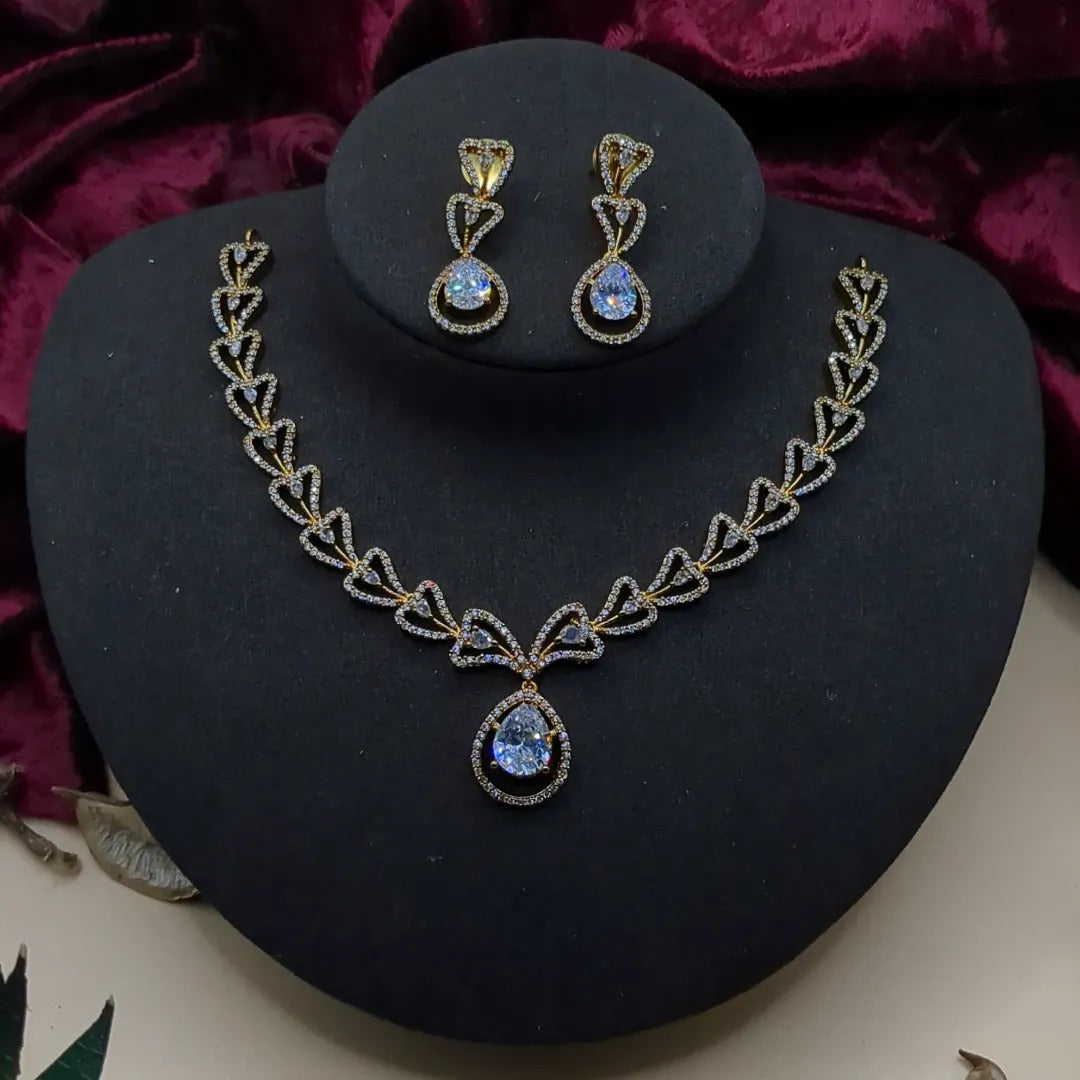 Trendy Halskette mit Ohrringe - gold | weiß