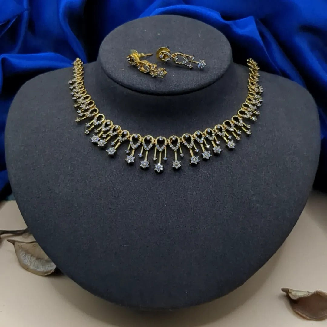 Trendy Halskette mit Ohrringe - gold | weiß