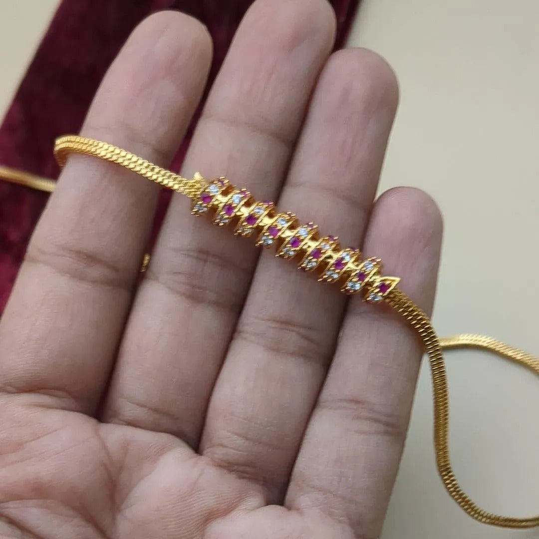 Traditionelle Mugappu Seitenkette