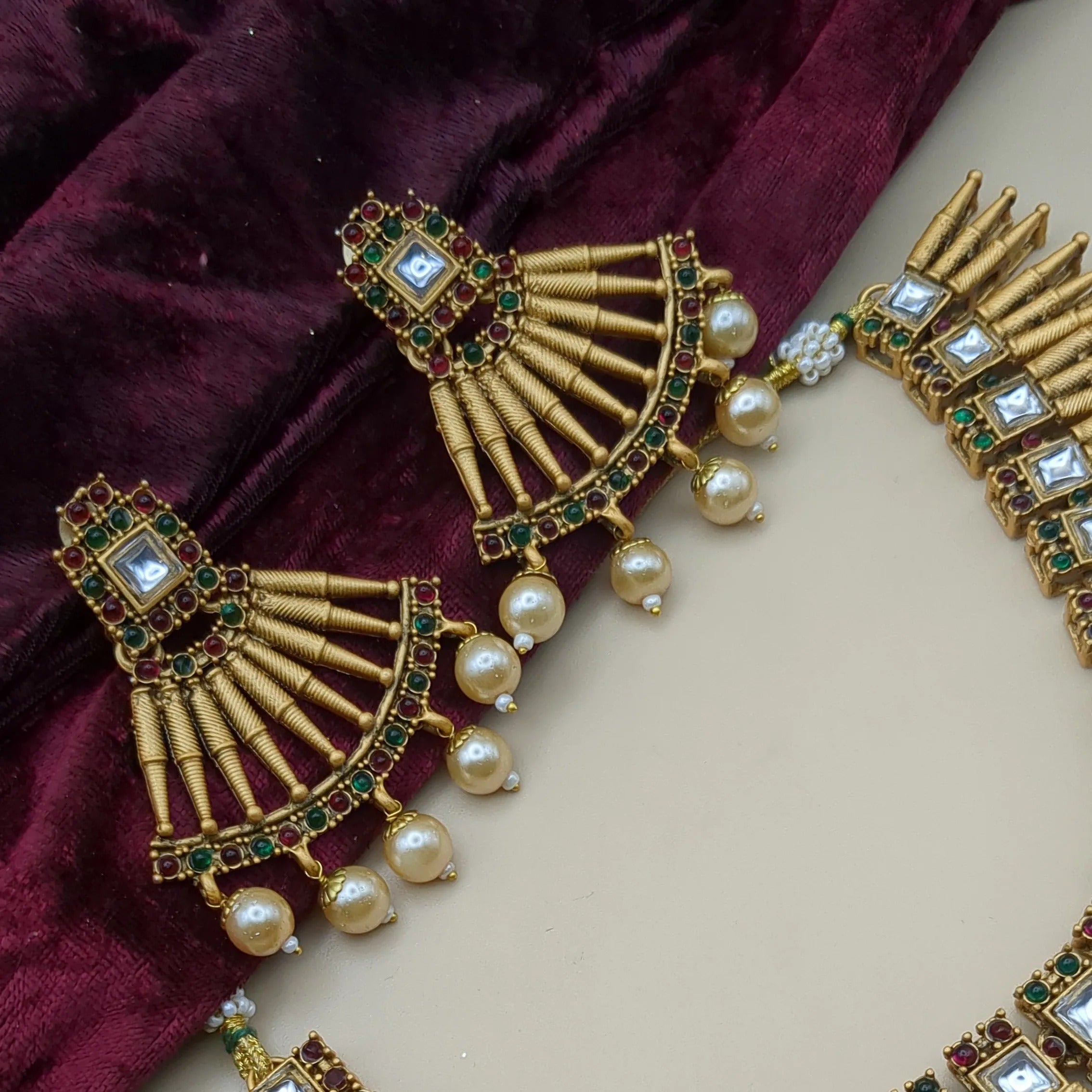 Tempel Halskette mit Ohrringe & Tikka - matt gold