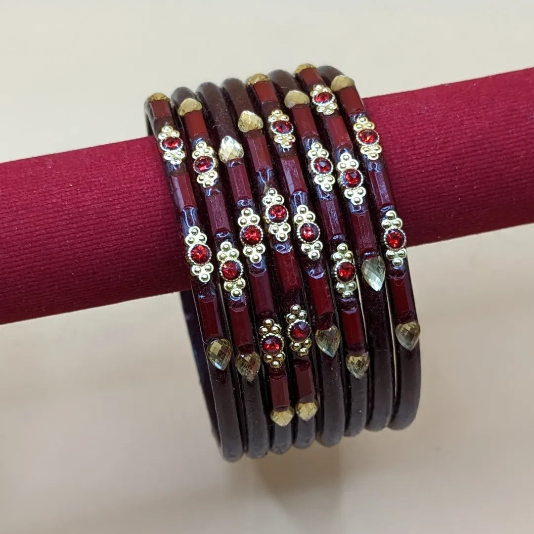 Colored bangle set with 8 bangles