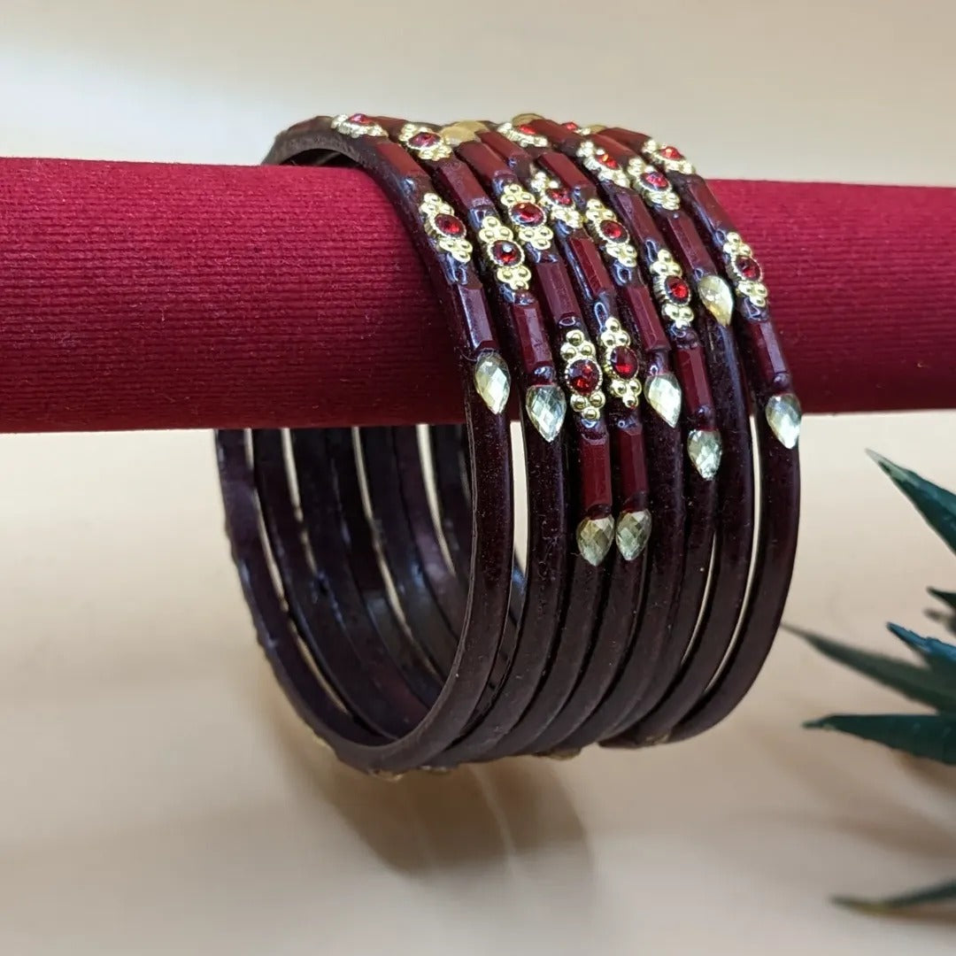 Colored bangle set with 8 bangles
