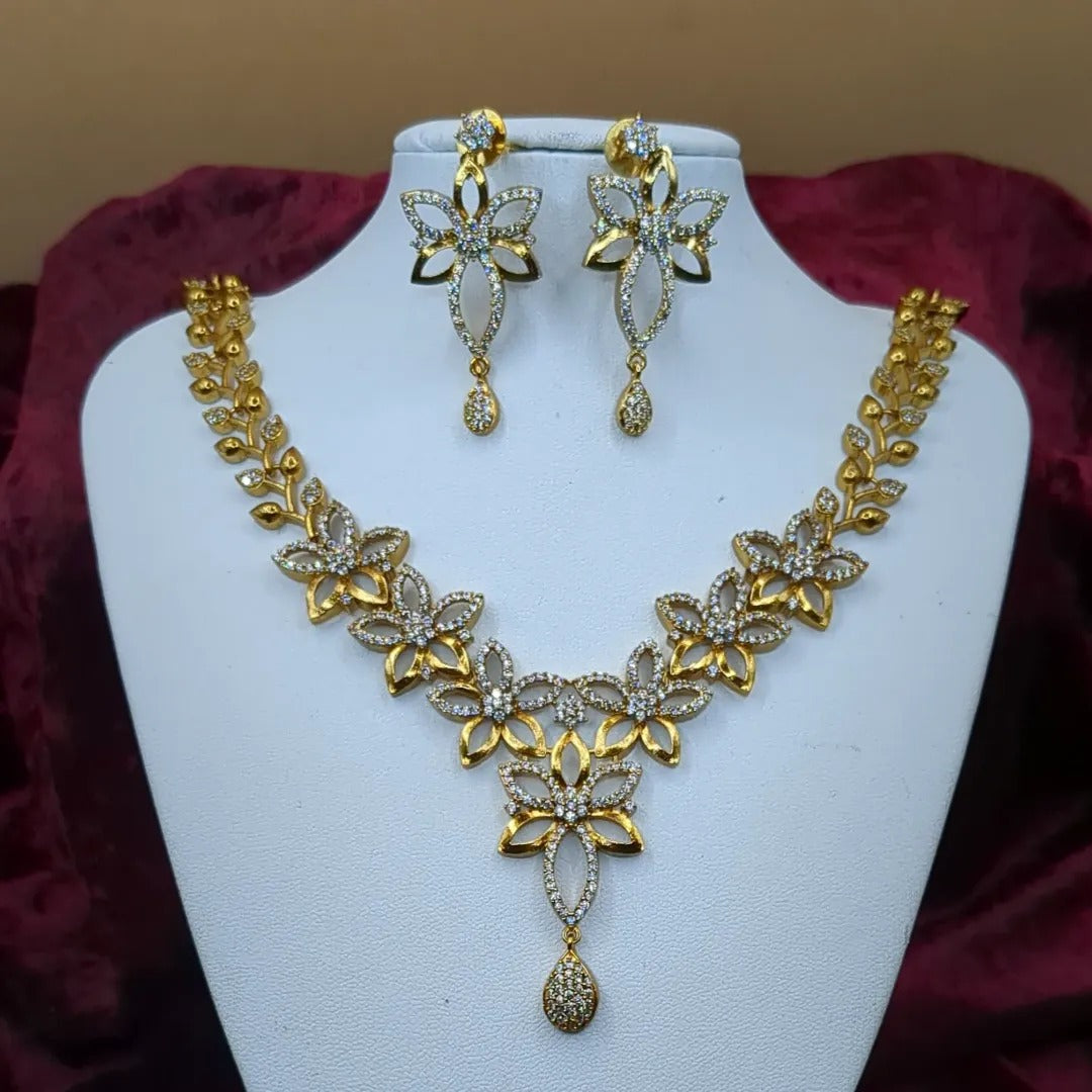 Trendy Halskette mit Ohrringe - gold | weiß