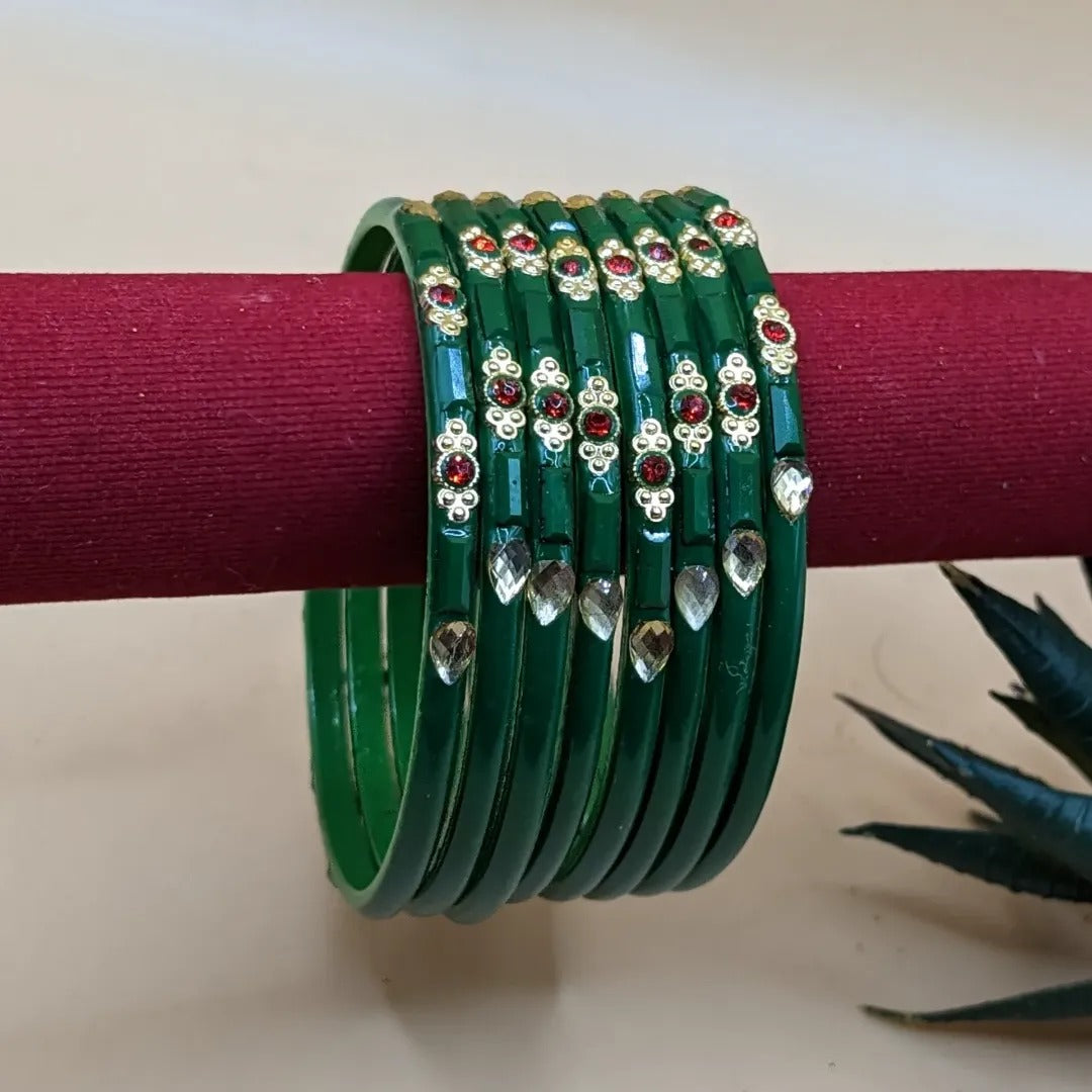 Colored bangle set with 8 bangles