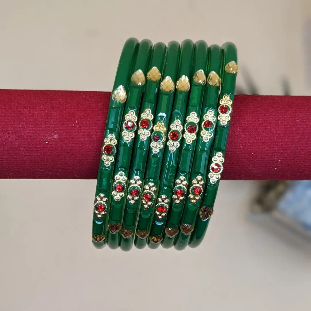 Colored bangle set with 8 bangles