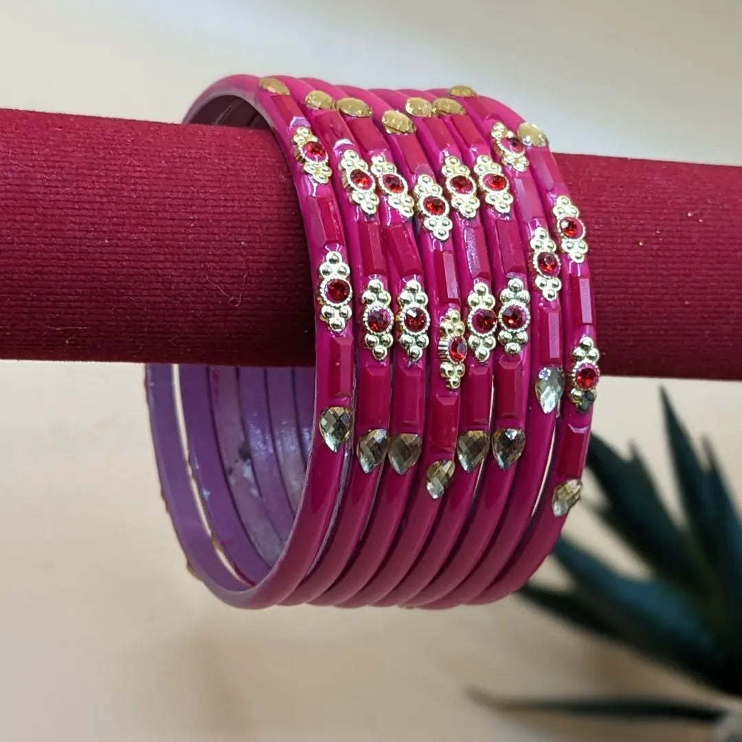 Colored bangle set with 8 bangles