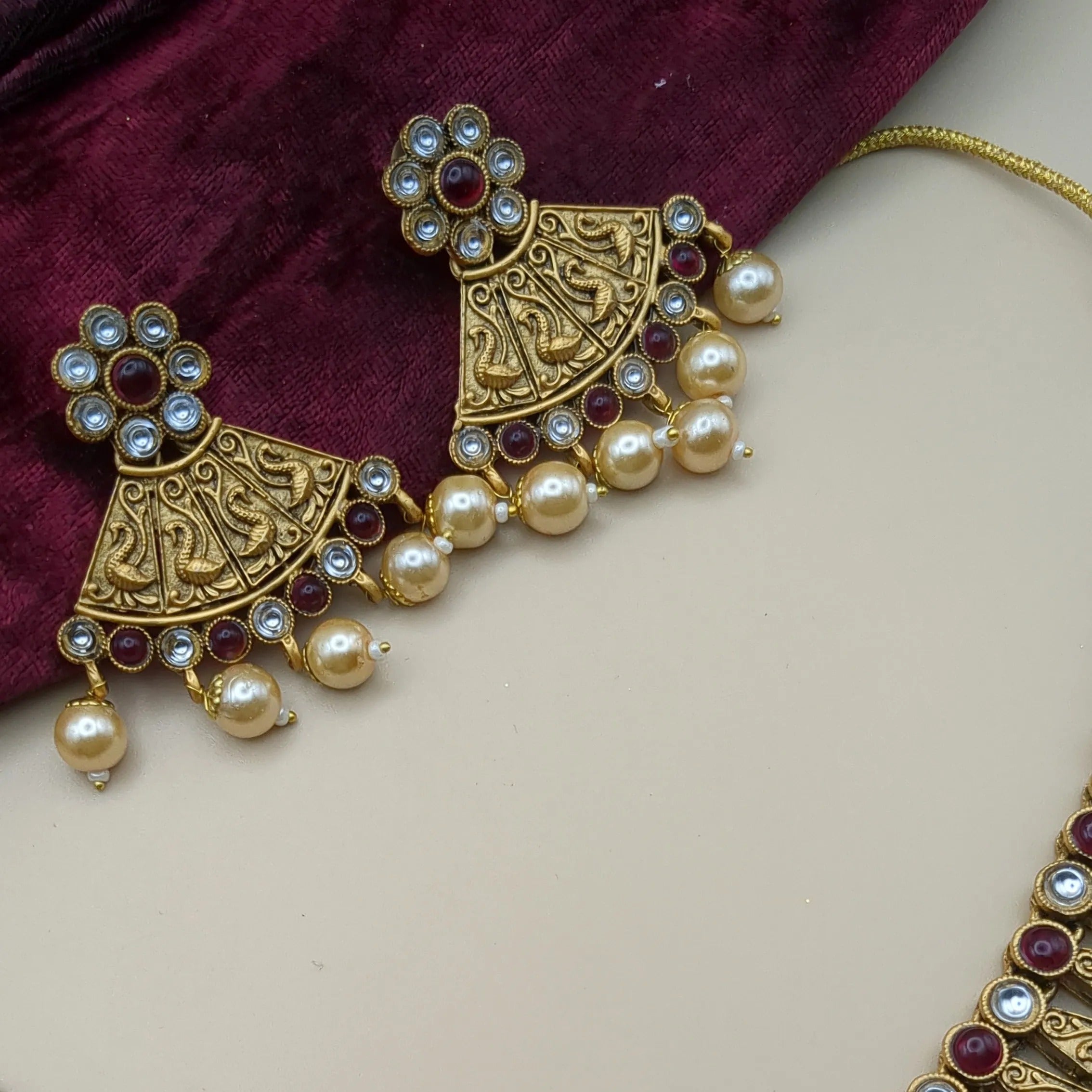 Tempel Halskette mit Ohrringe - gold