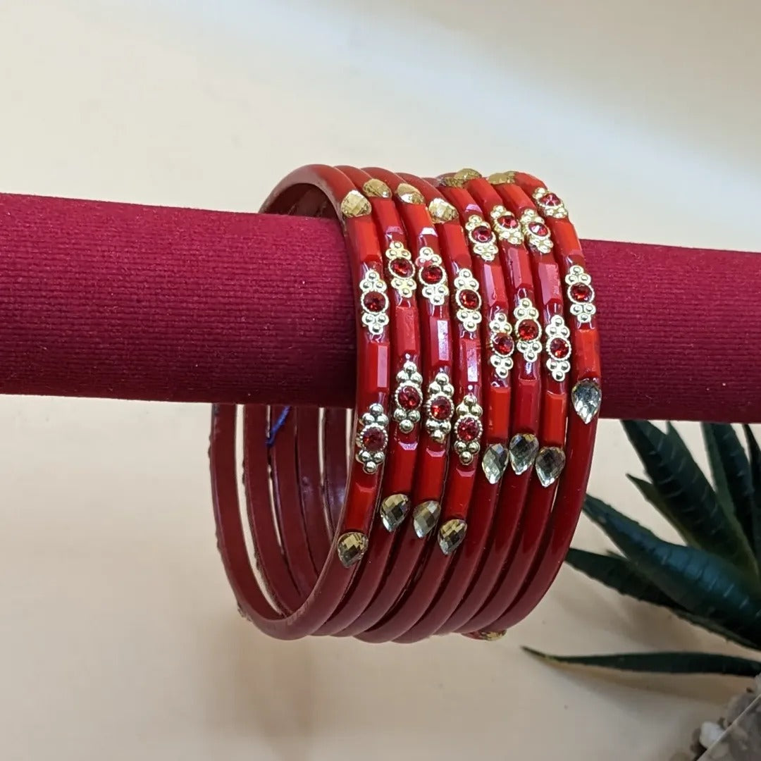 Colored bangle set with 8 bangles