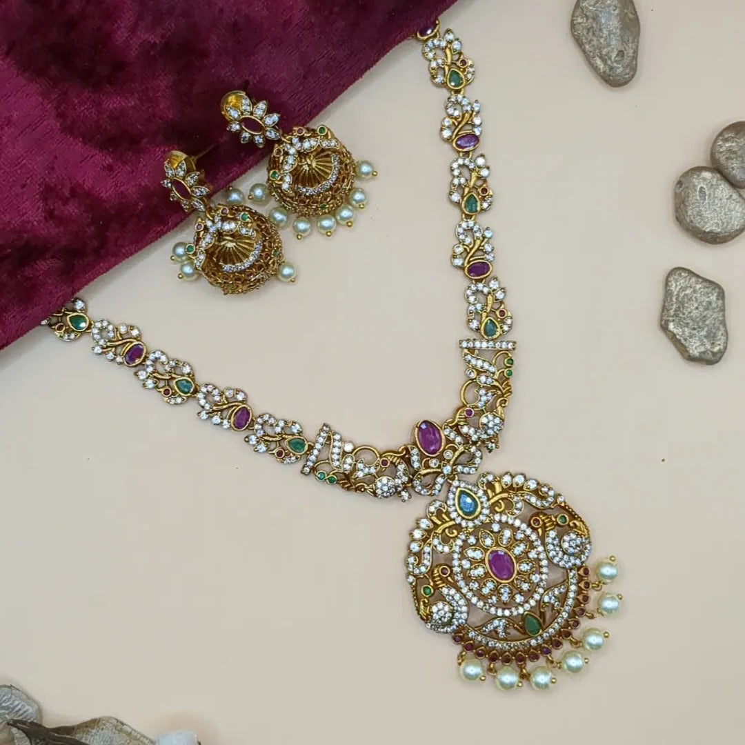 Trendy Halskette mit Ohrringe - gold