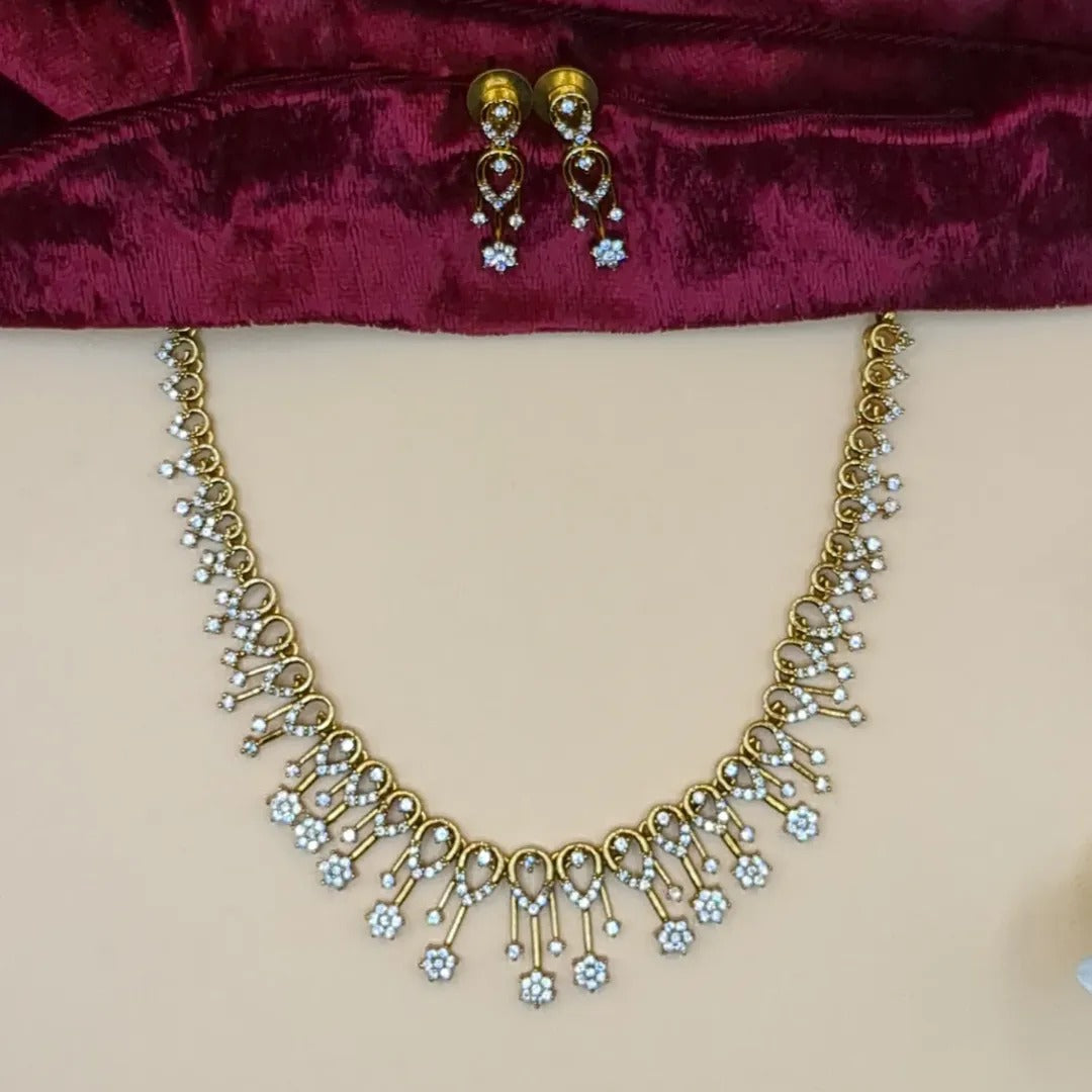 Trendy Halskette mit Ohrringe - gold | weiß