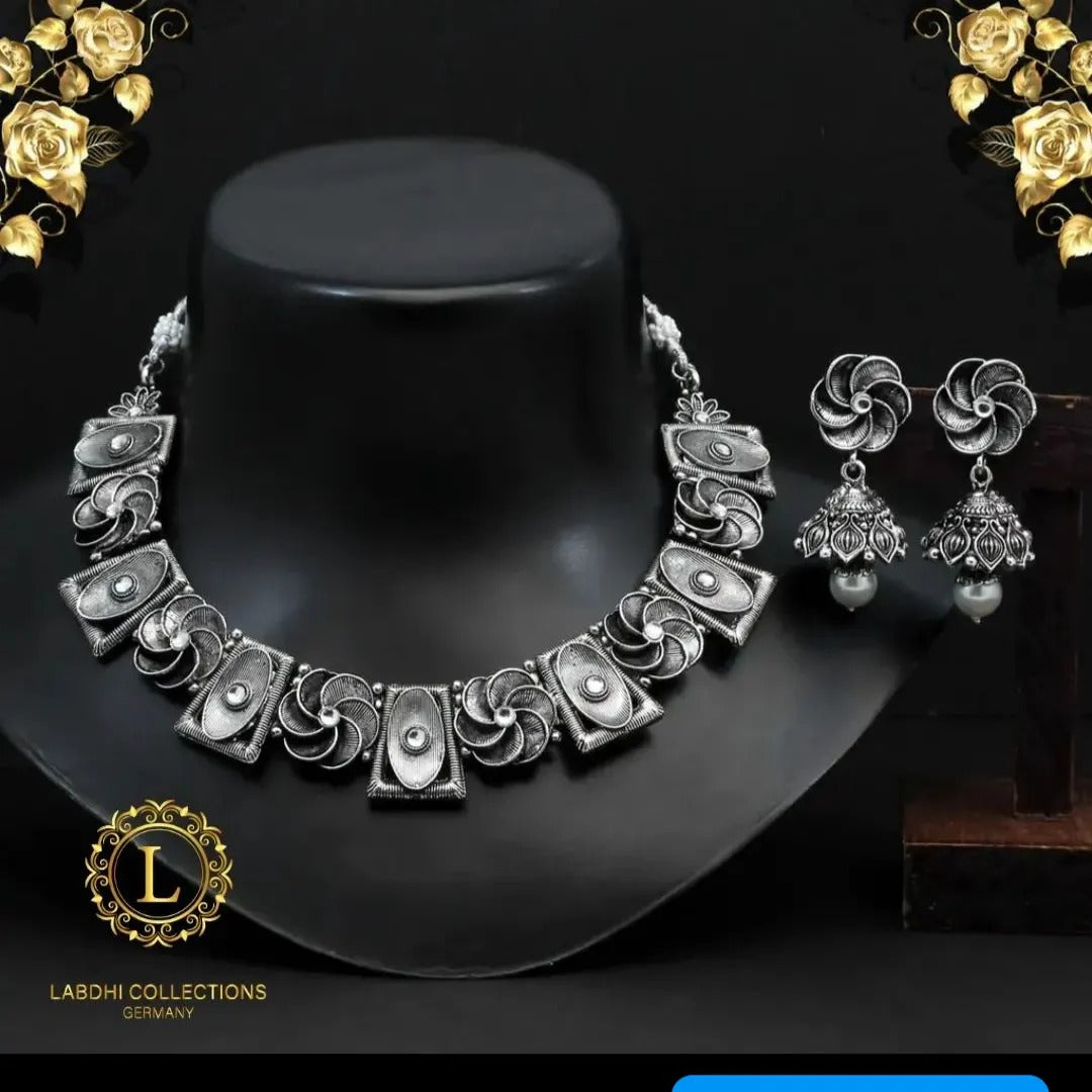 Halskette mit Ohrringe - Oxidiert