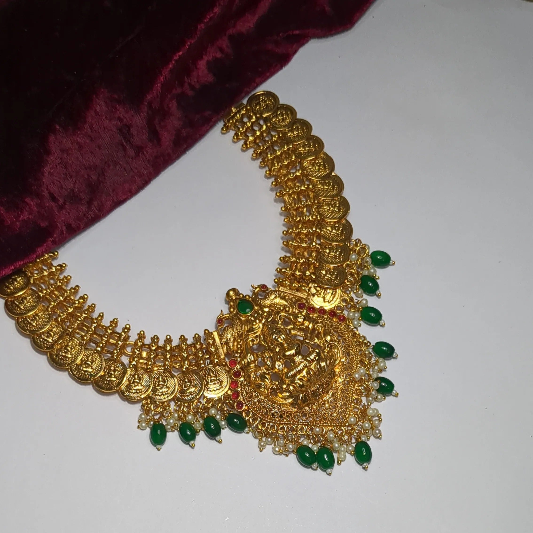 Tempel Braut Halskette, Haram, Ohrringe & Tikka - gold | grün |Combo Set