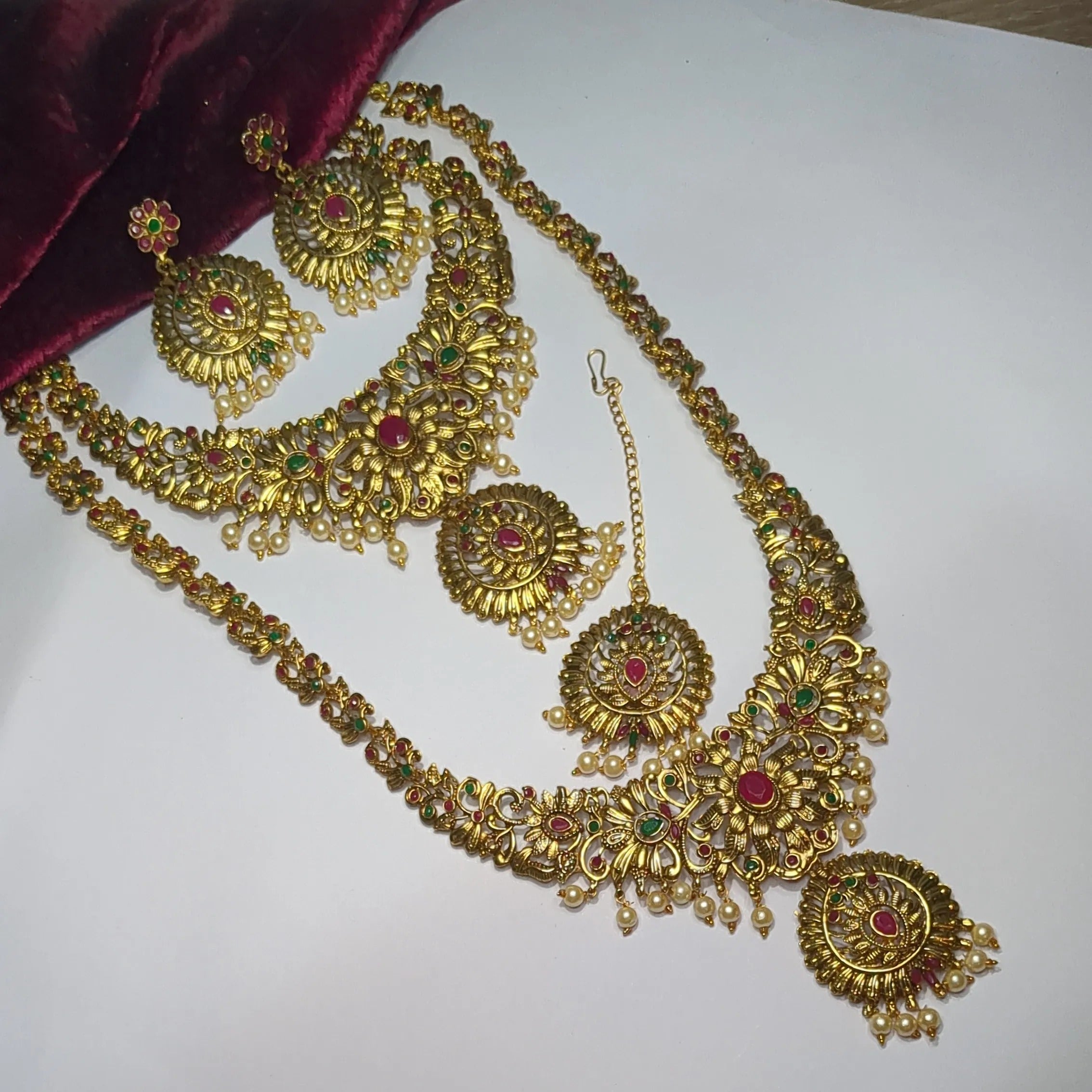 Tempel Braut Halskette, Haram, Ohrringe & Tikka - gold | grün | rot|Combo Set