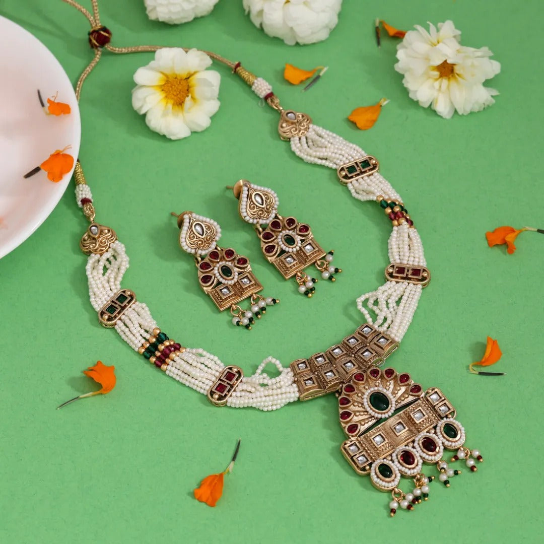 Kundan Antique Halskette mit Ohrringe - gold | weiß