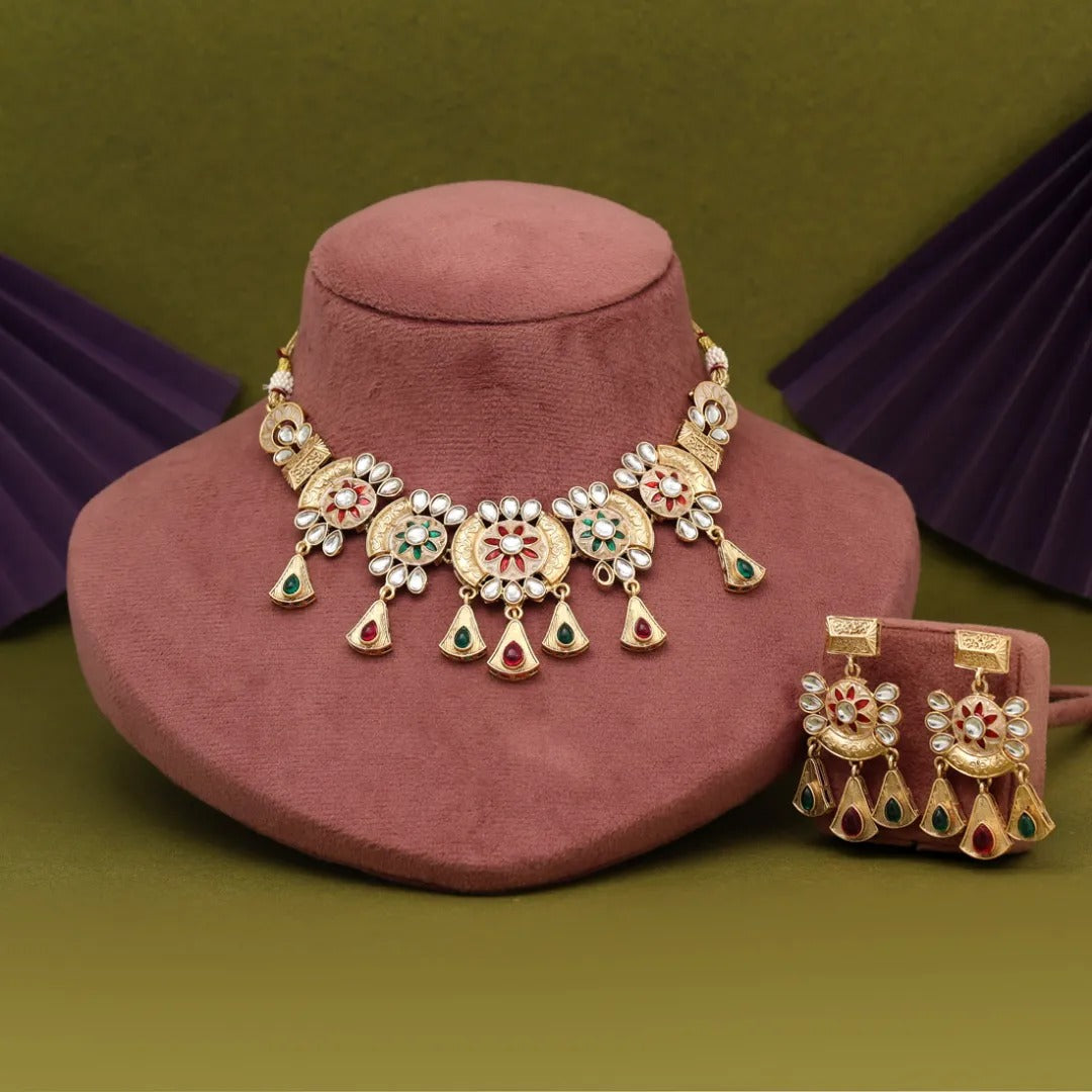 Kundan Antique Halskette mit Ohrringe - gold | weiß