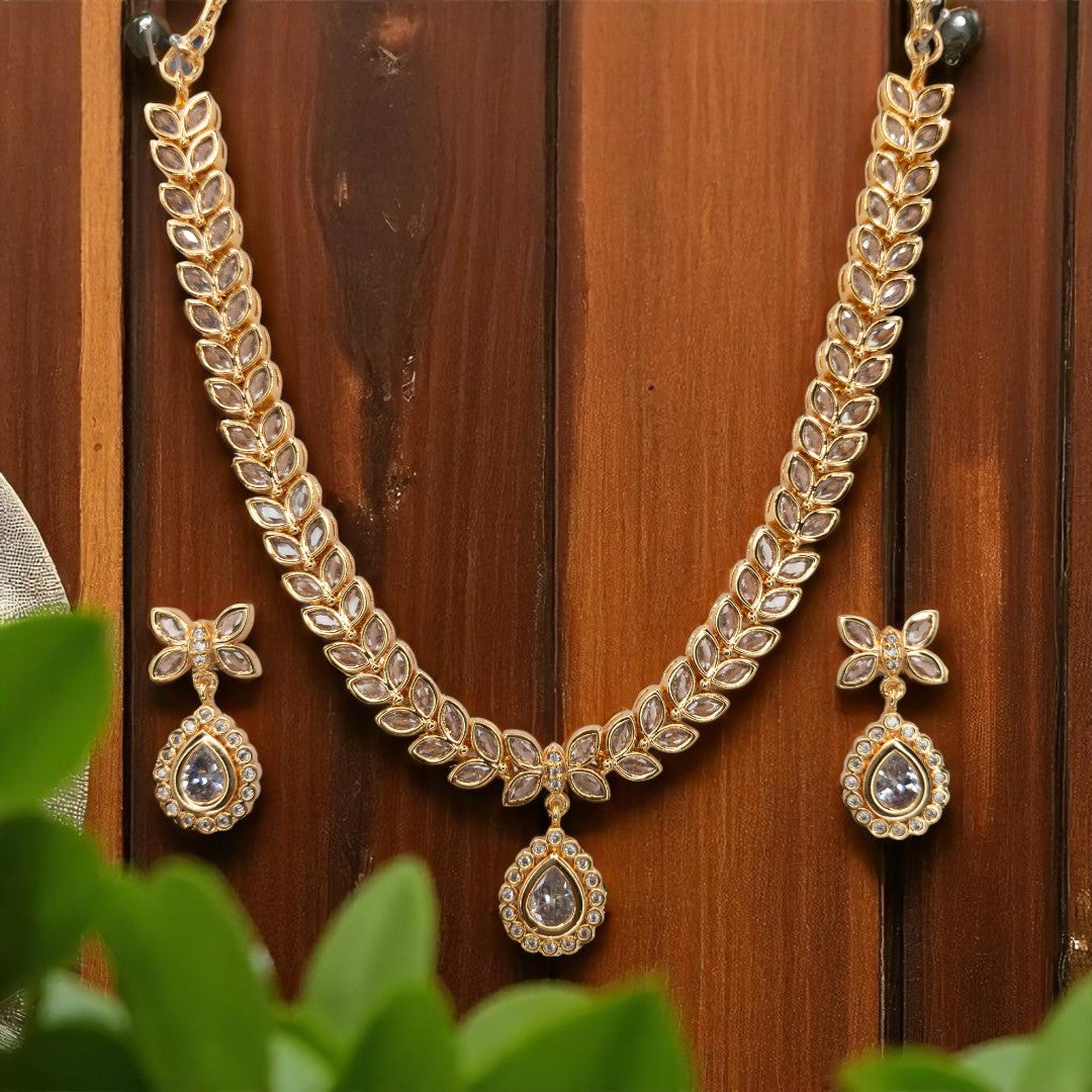 Trendy - Halskette mit Ohrringe - gold | weiß