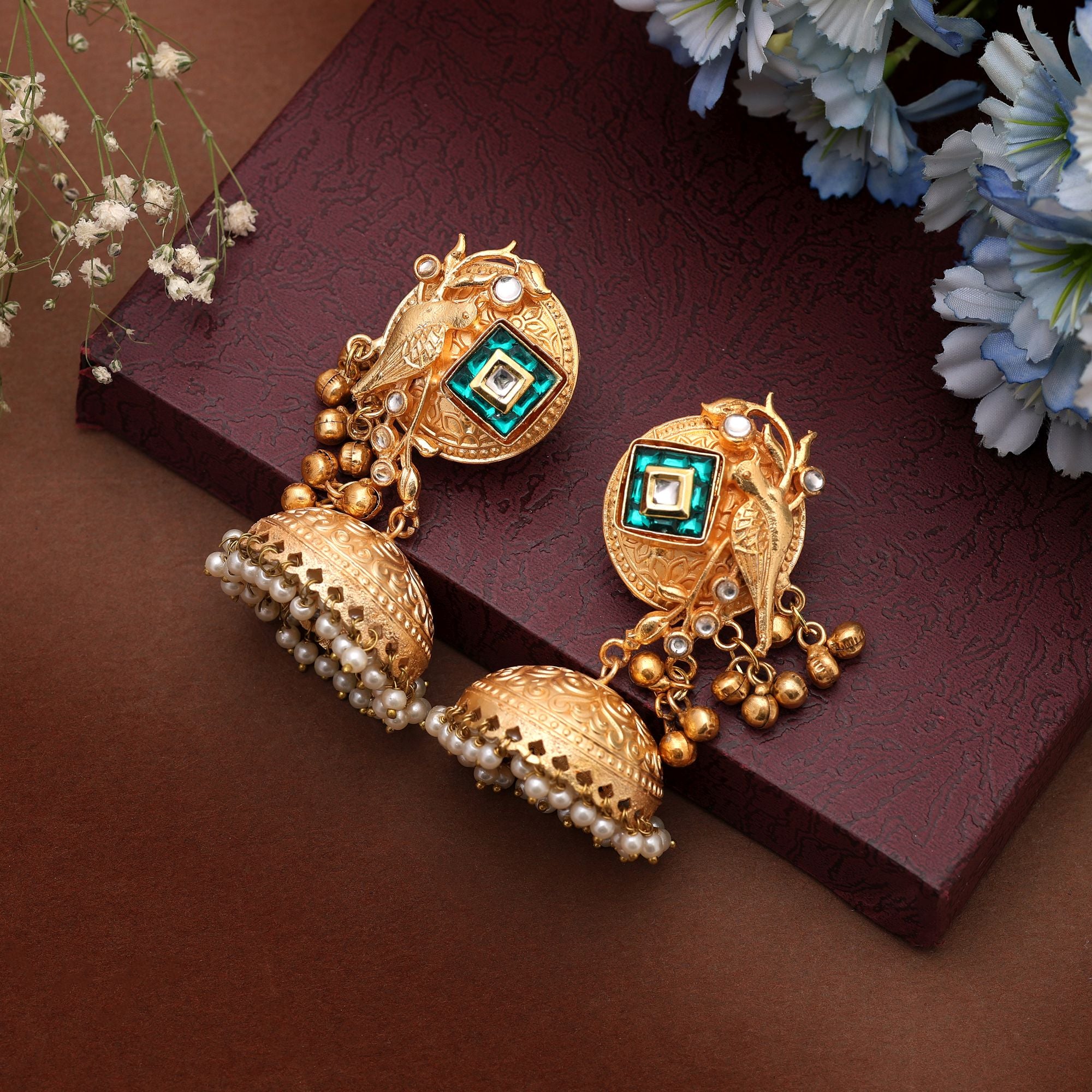 Lange goldfarbene Kaschmir-Ohrringe | grün | Jumkha