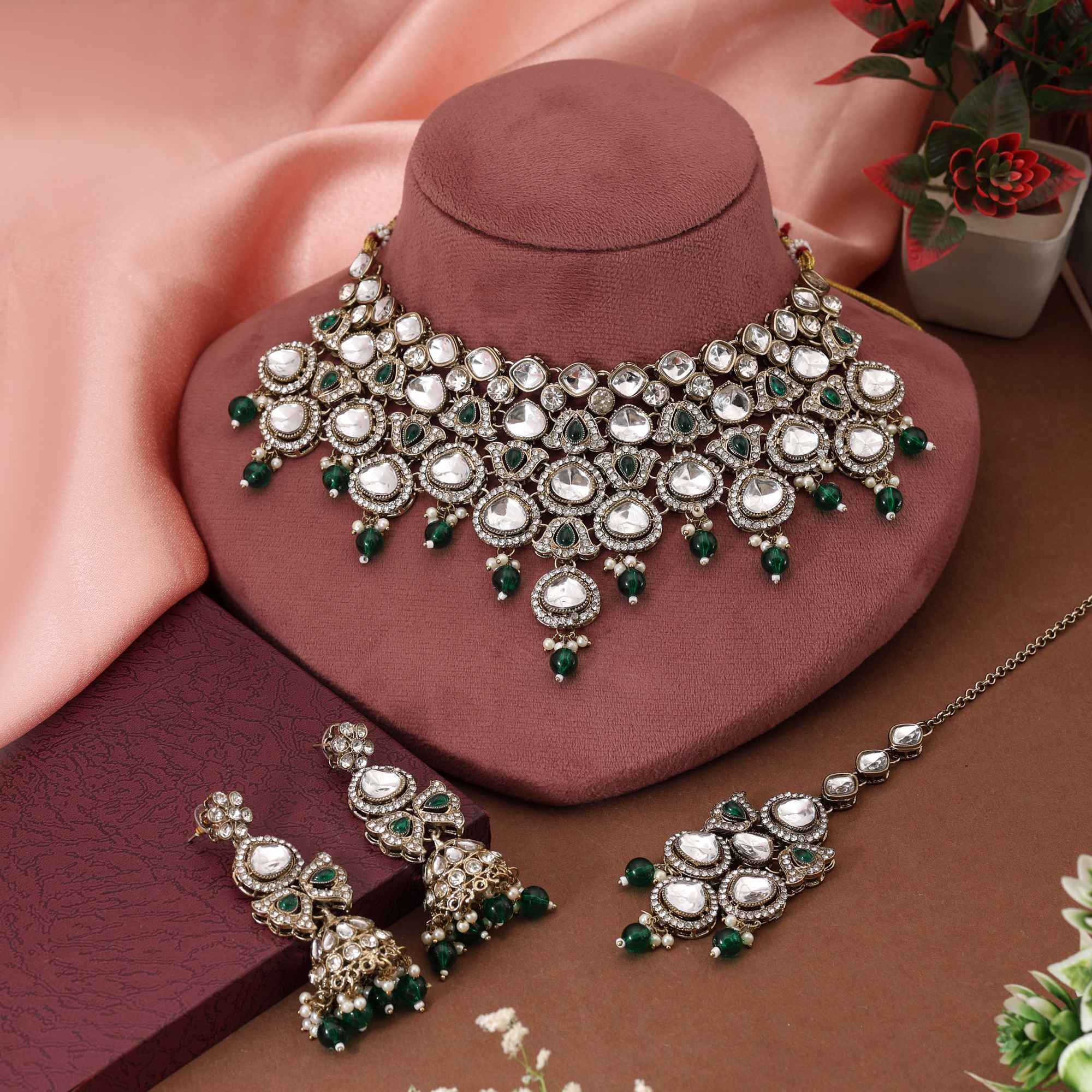 Kundan Halskette mit Ohrringe & Tikka - gold | grün