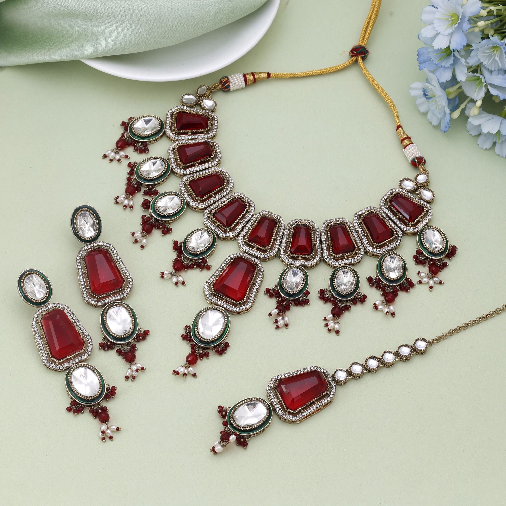 Kundan Halskette mit Ohrringe & Tikka - gold | maroon