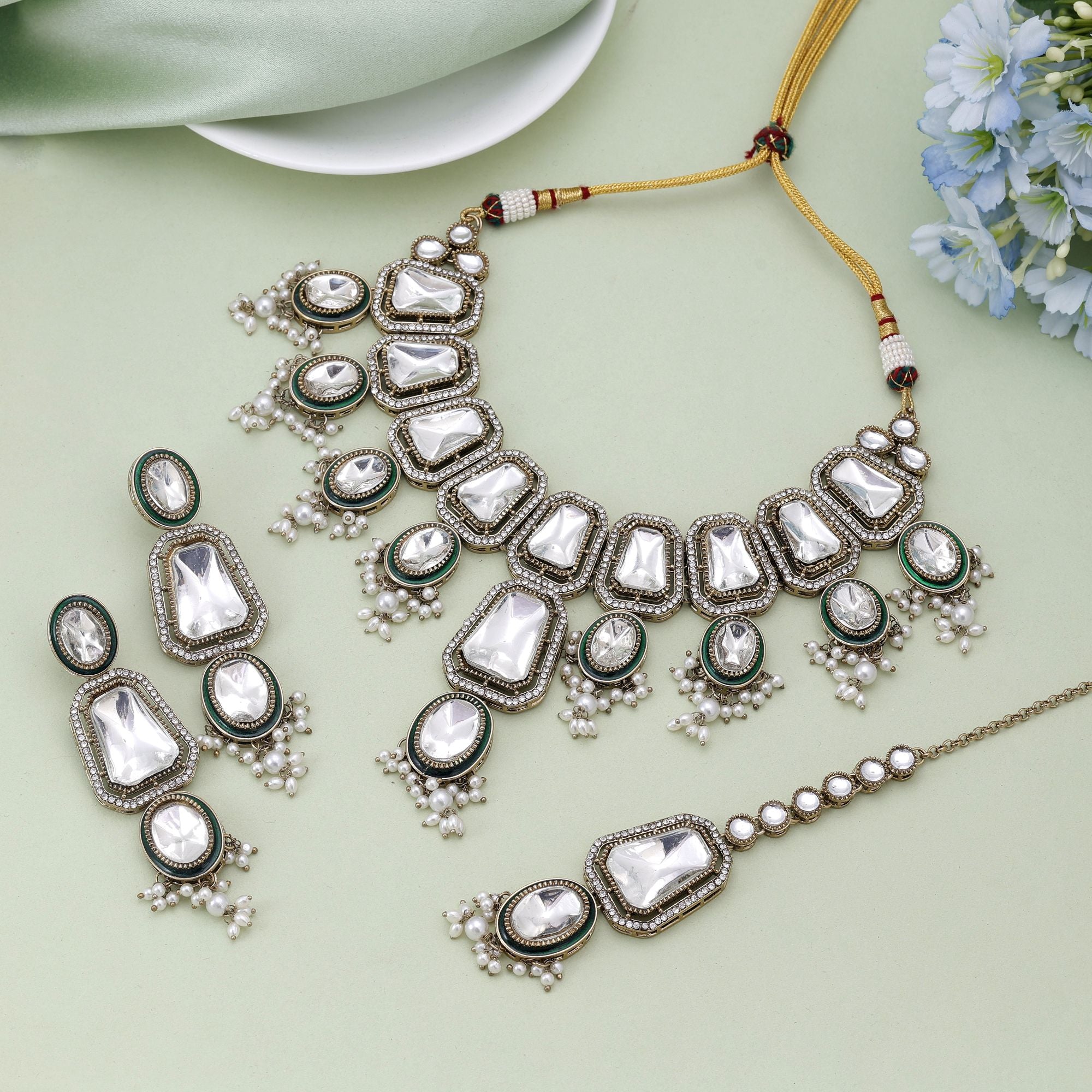 Kundan Halskette mit Ohrringe & Tikka - gold | weiß