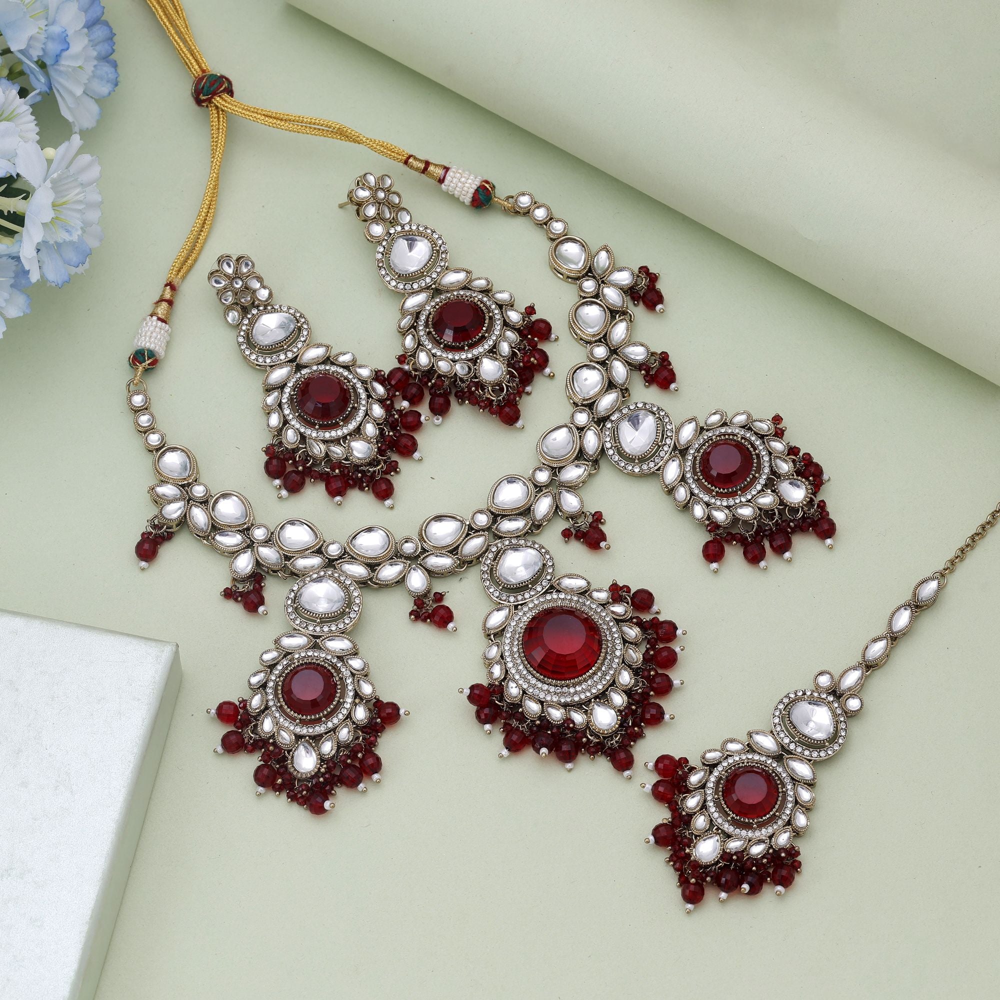 Kundan Halskette mit Ohrringe & Tikka - gold | maroon