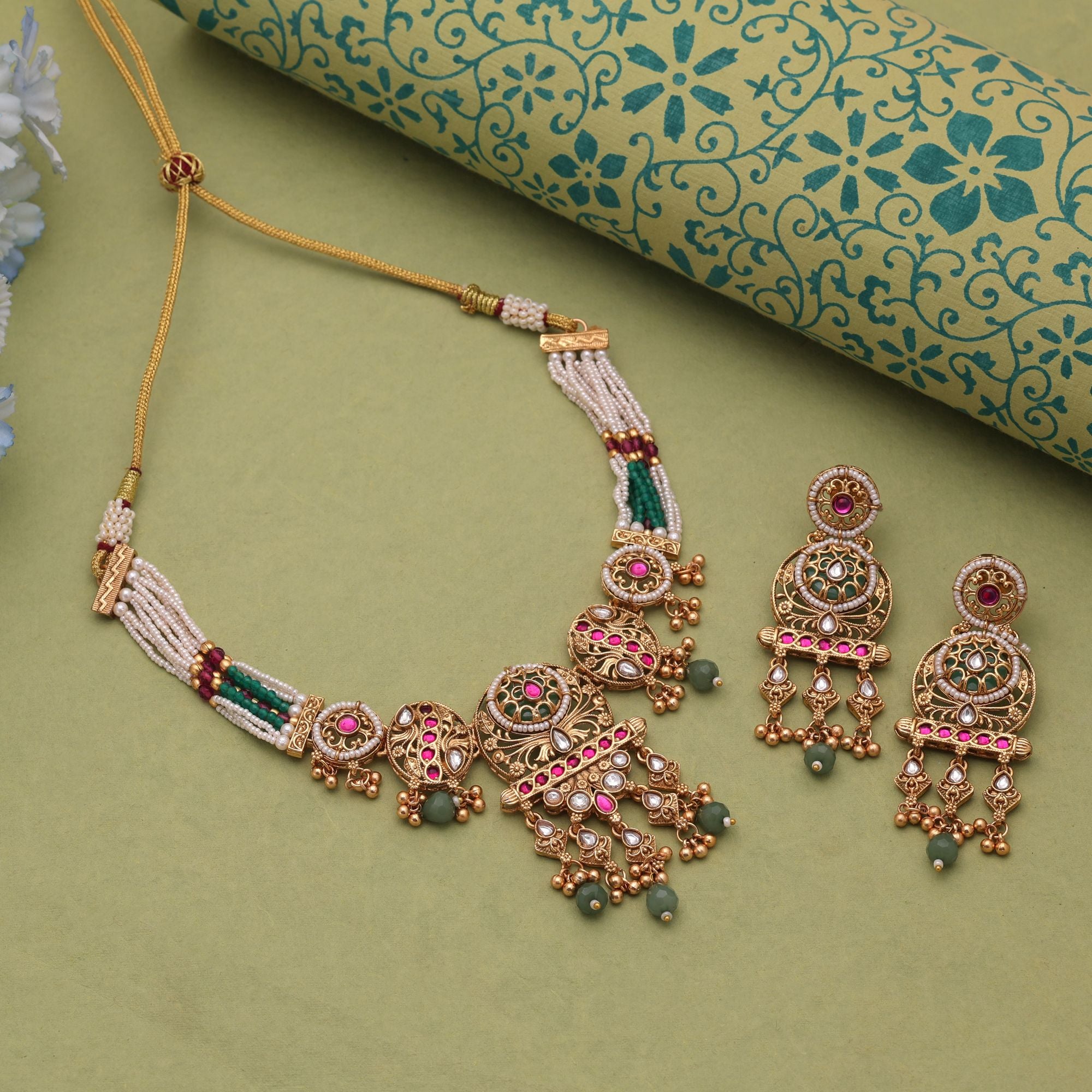Tempel Halskette (Choker) mit Ohrringe