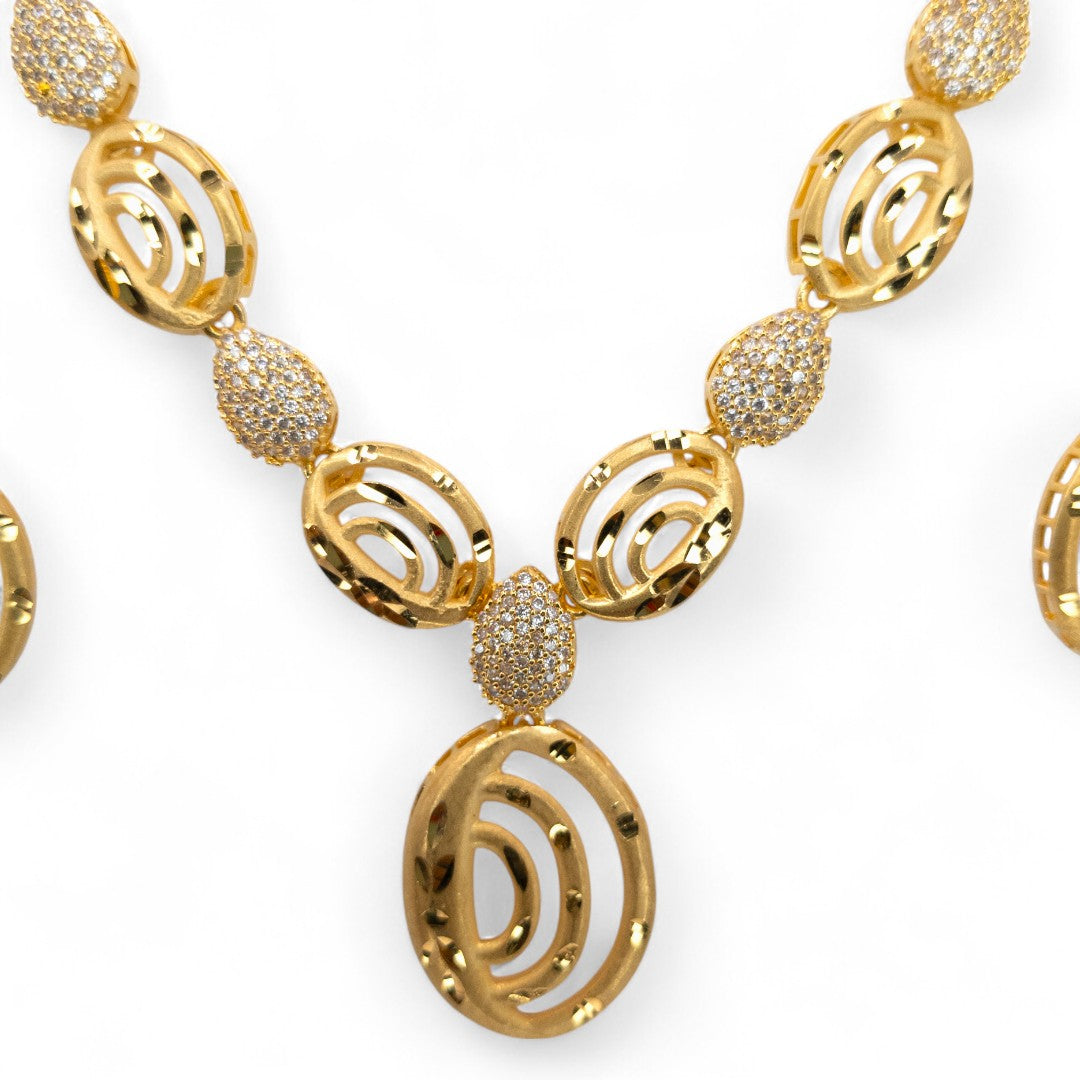 Trendy - Halskette mit Ohrringe - Micro Plate Gold | weiß