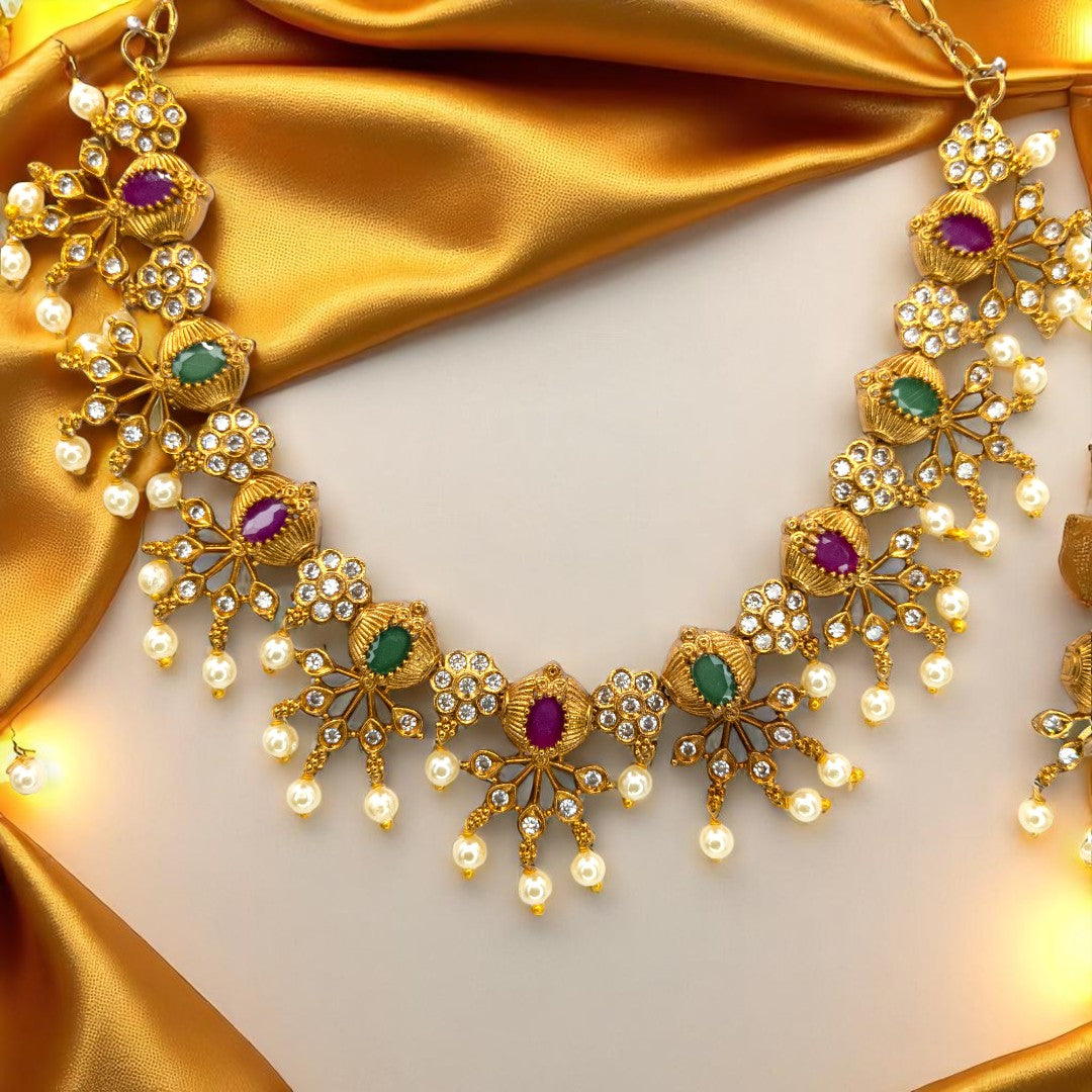 Tempel Halskette mit Ohrringe - gold