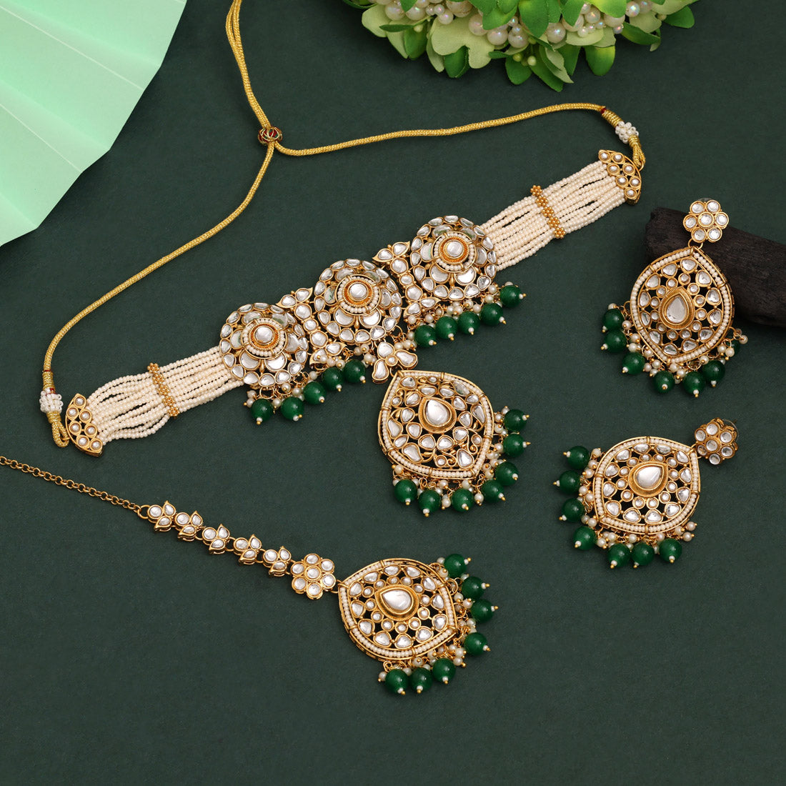 Kundan Choker Halskette mit Ohrringe & Tikka - gold | grün