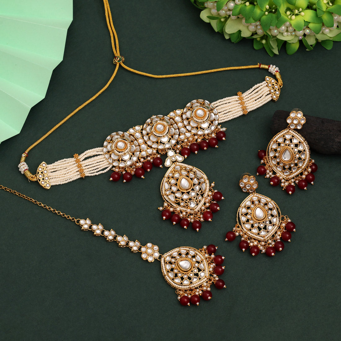 Kundan Choker Halskette mit Ohrringe & Tikka - gold | maroon