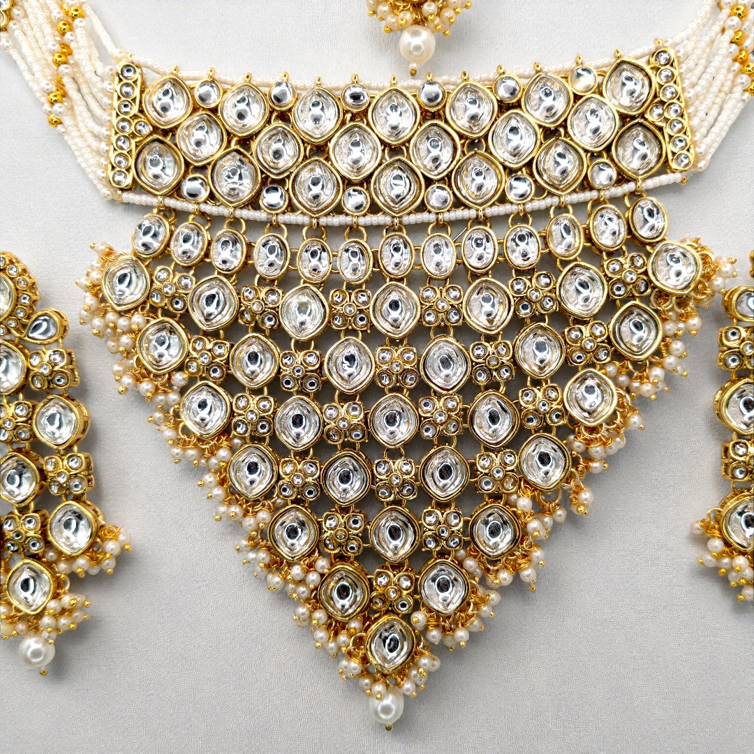 Kundan Choker Halskette mit Ohrringe & Tikka - gold | weiß