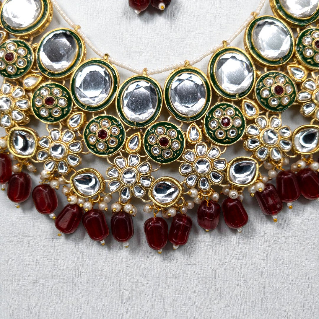 Kundan Choker Halskette mit Ohrringe & Tikka - gold | maroon