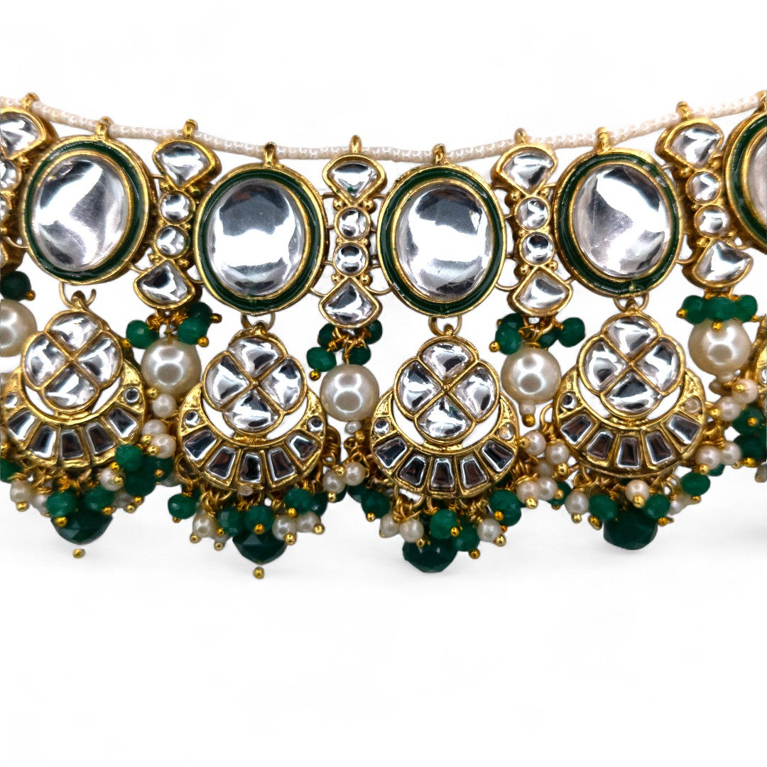 Kundan Choker Halskette mit Ohrringe & Tikka - gold | grün