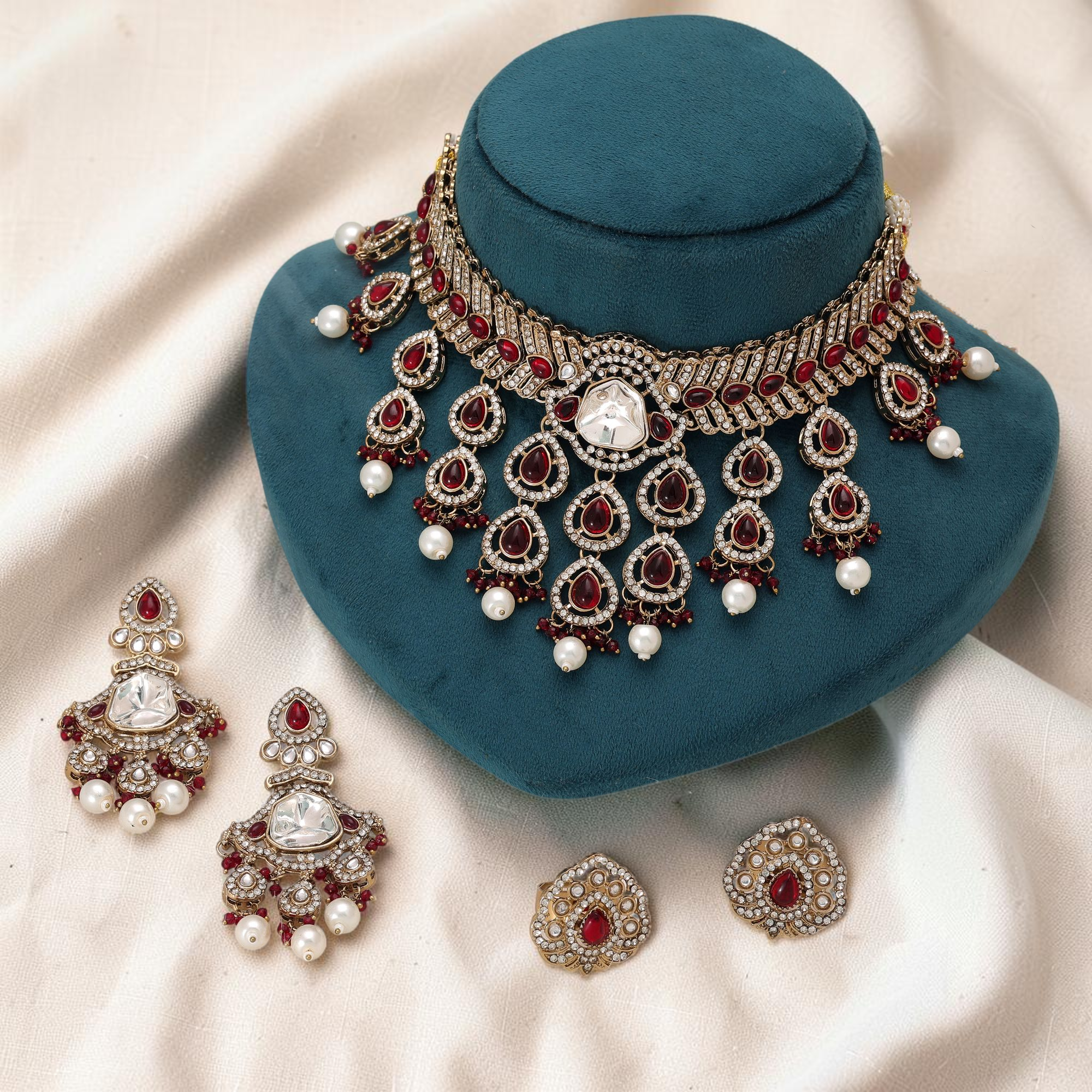 Kundan Halsketten-Set in Rot mit Rani-Haar-Design – Authentischer indischer Brautschmuck