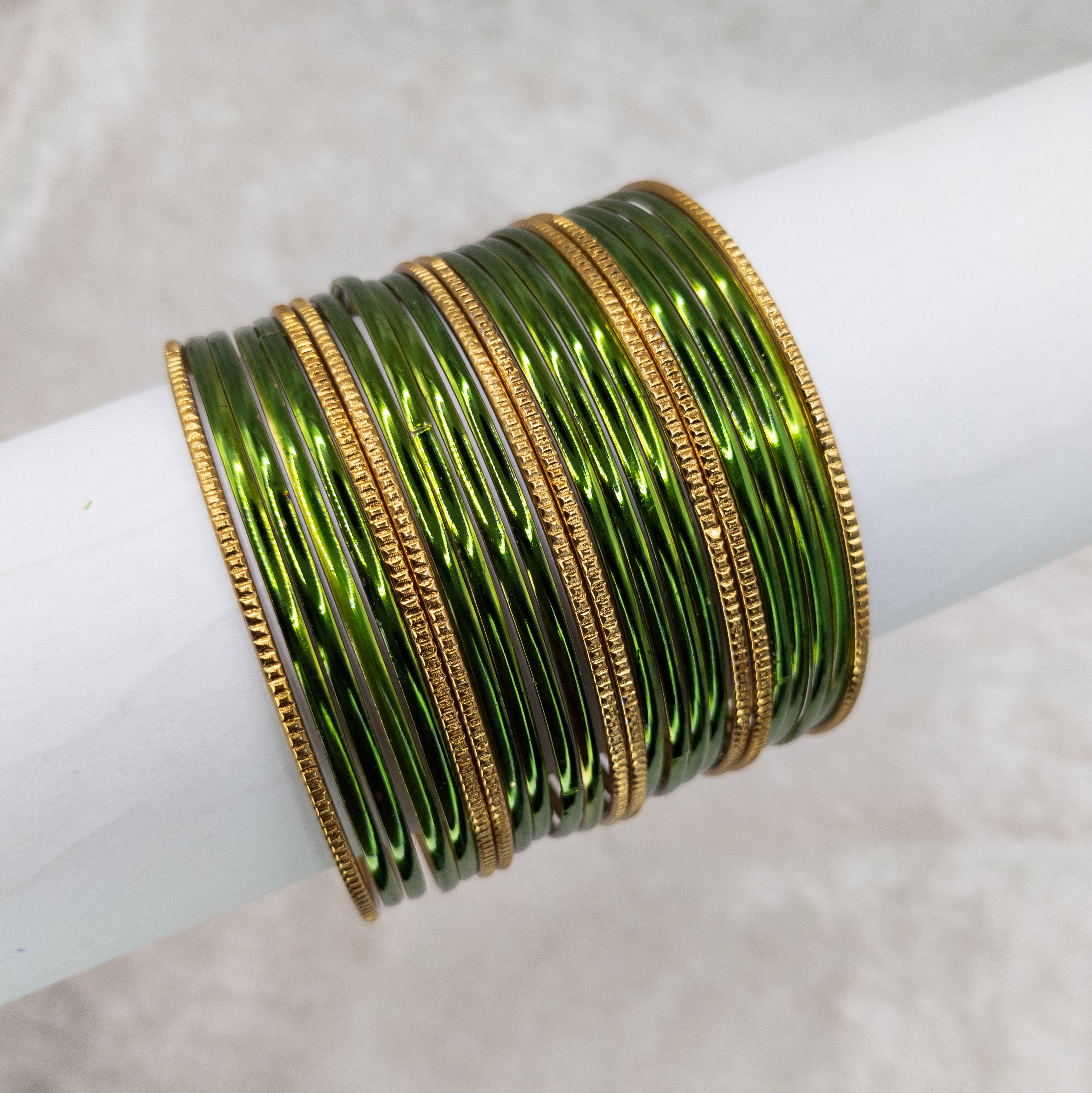 Armreifen Set - Metallische Glanz-Armreifen - Olivgrün | Gold