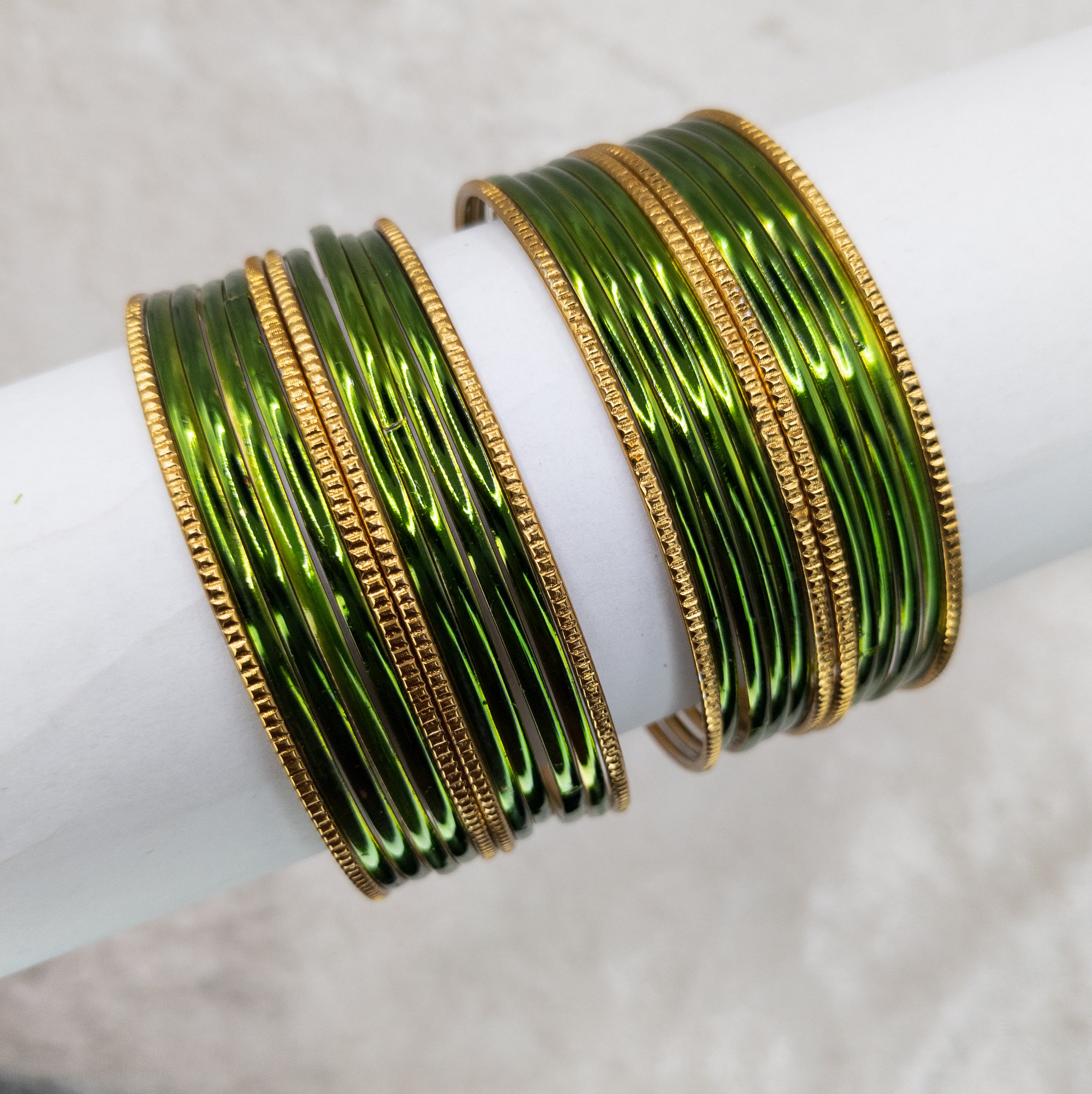 Armreifen Set - Metallische Glanz-Armreifen - Olivgrün | Gold