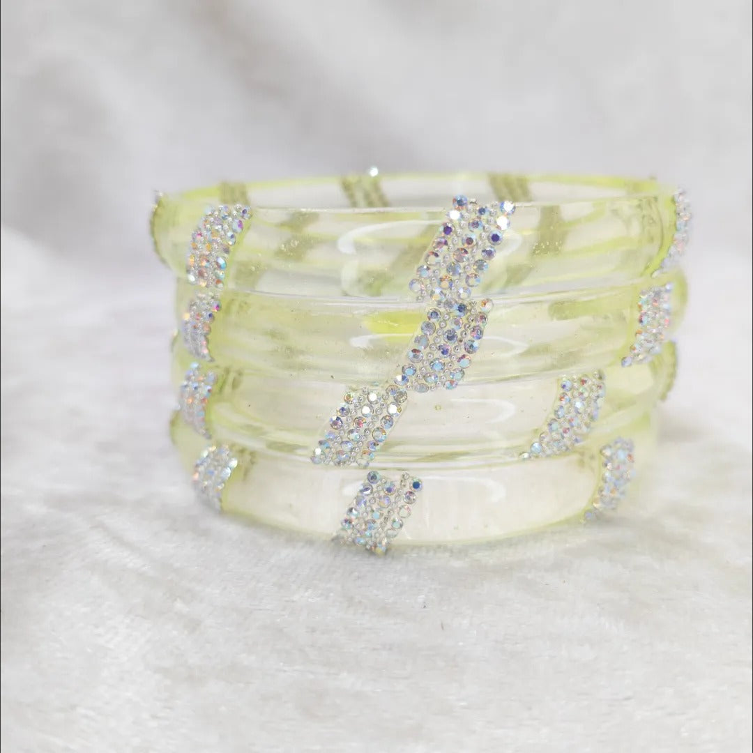 Transparente Glas Armreifen – olivgrün