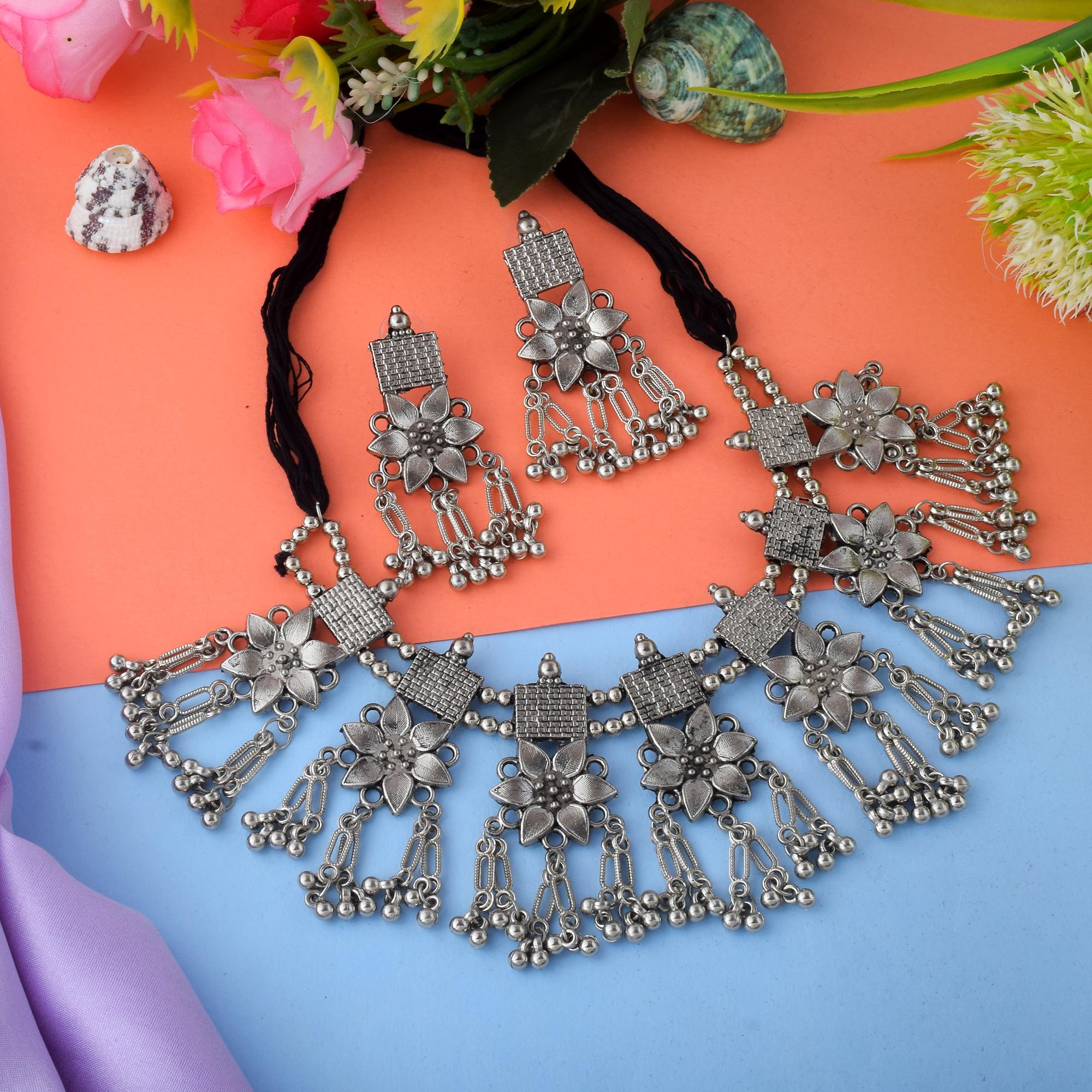 Halskette mit Ohrringe - Oxidiert