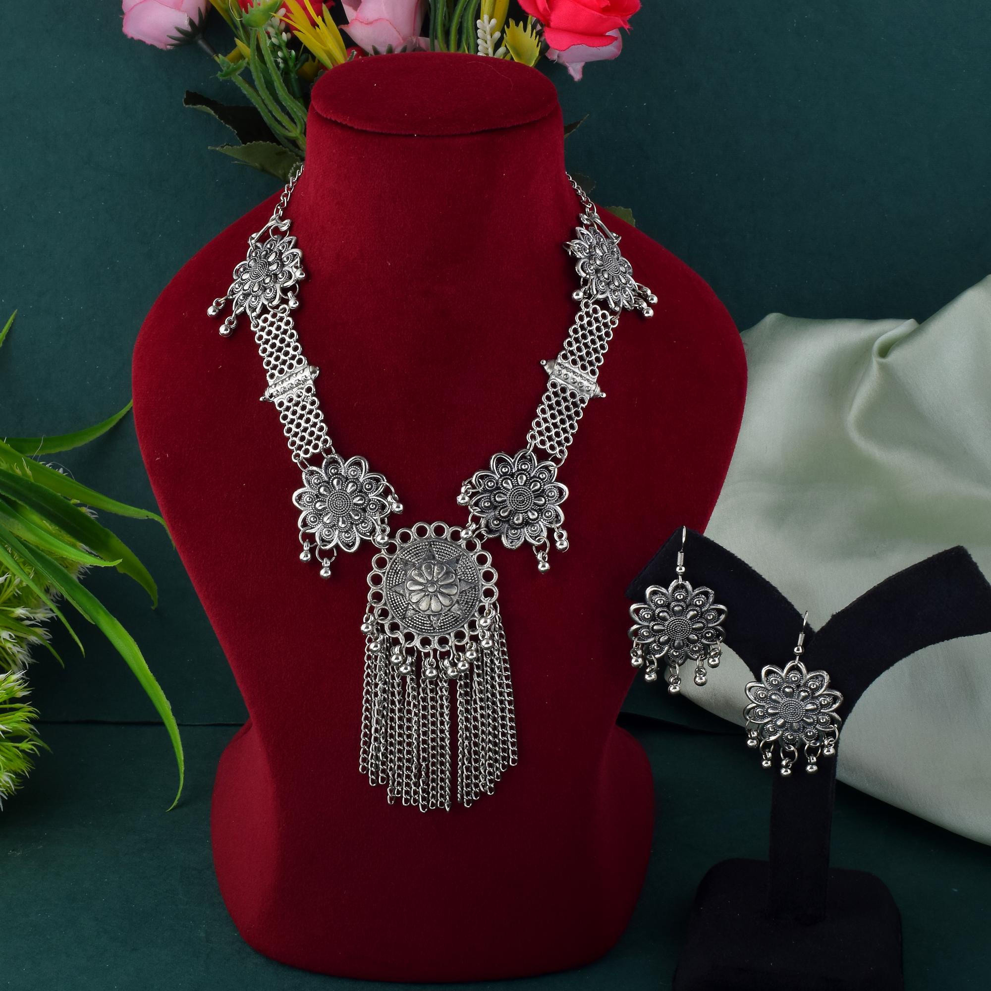 Halskette mit Ohrringe - Oxidiert