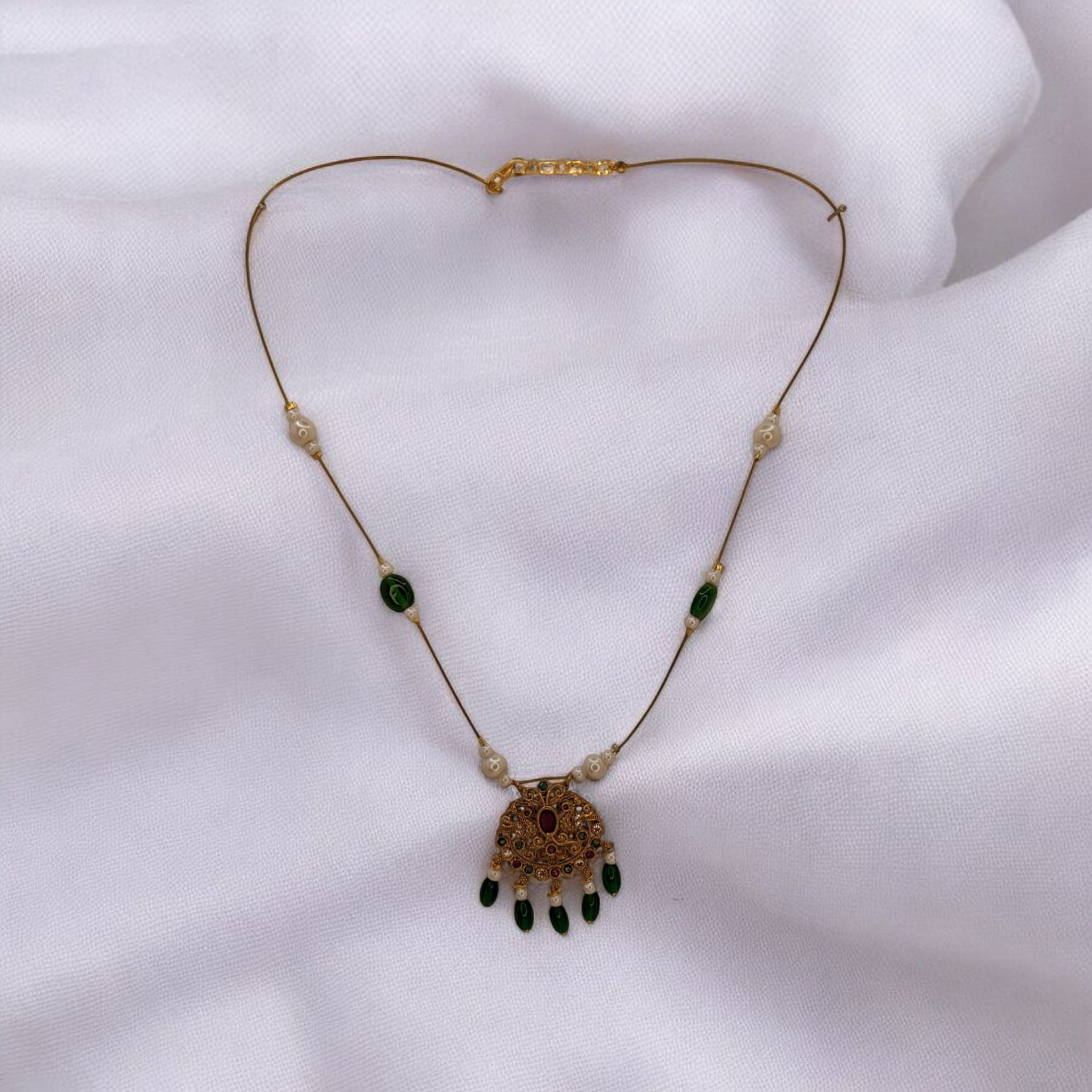 Trendy invisible Halskette - gold | Grün