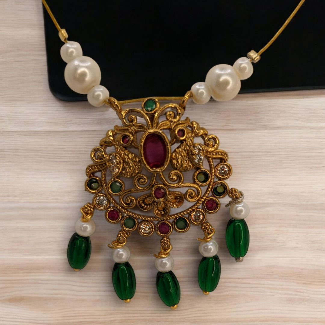 Trendy invisible Halskette - gold | Grün