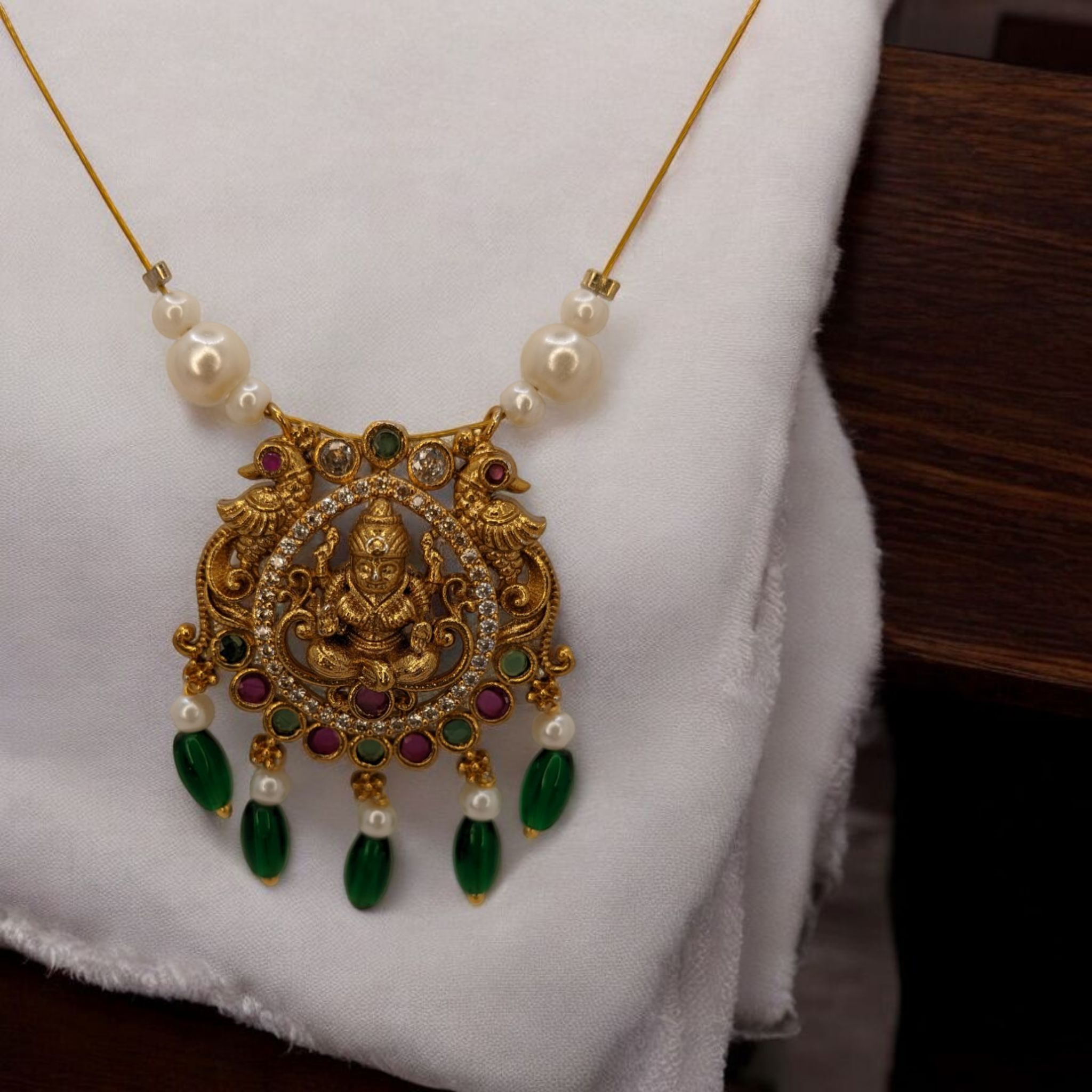 Trendy invisible Halskette - gold | grün