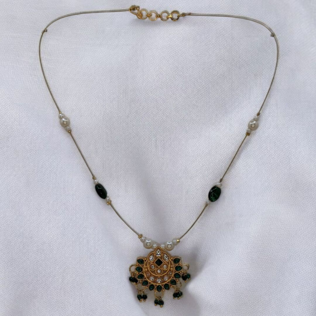 Trendy invisible Halskette - gold | grün