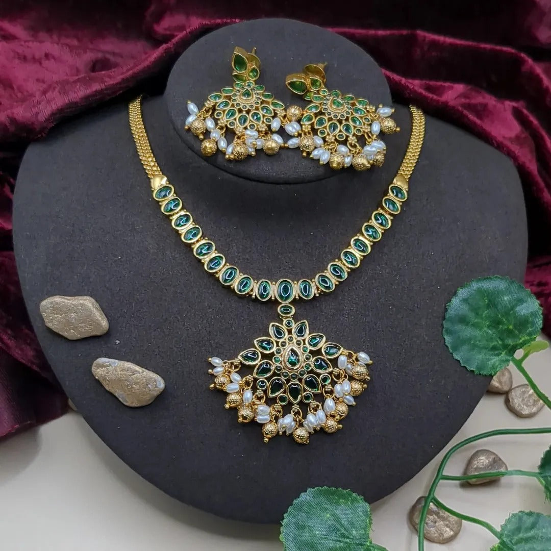 Tempel Halskette mit Ohrringe - gold | grün (Kemp Steine)