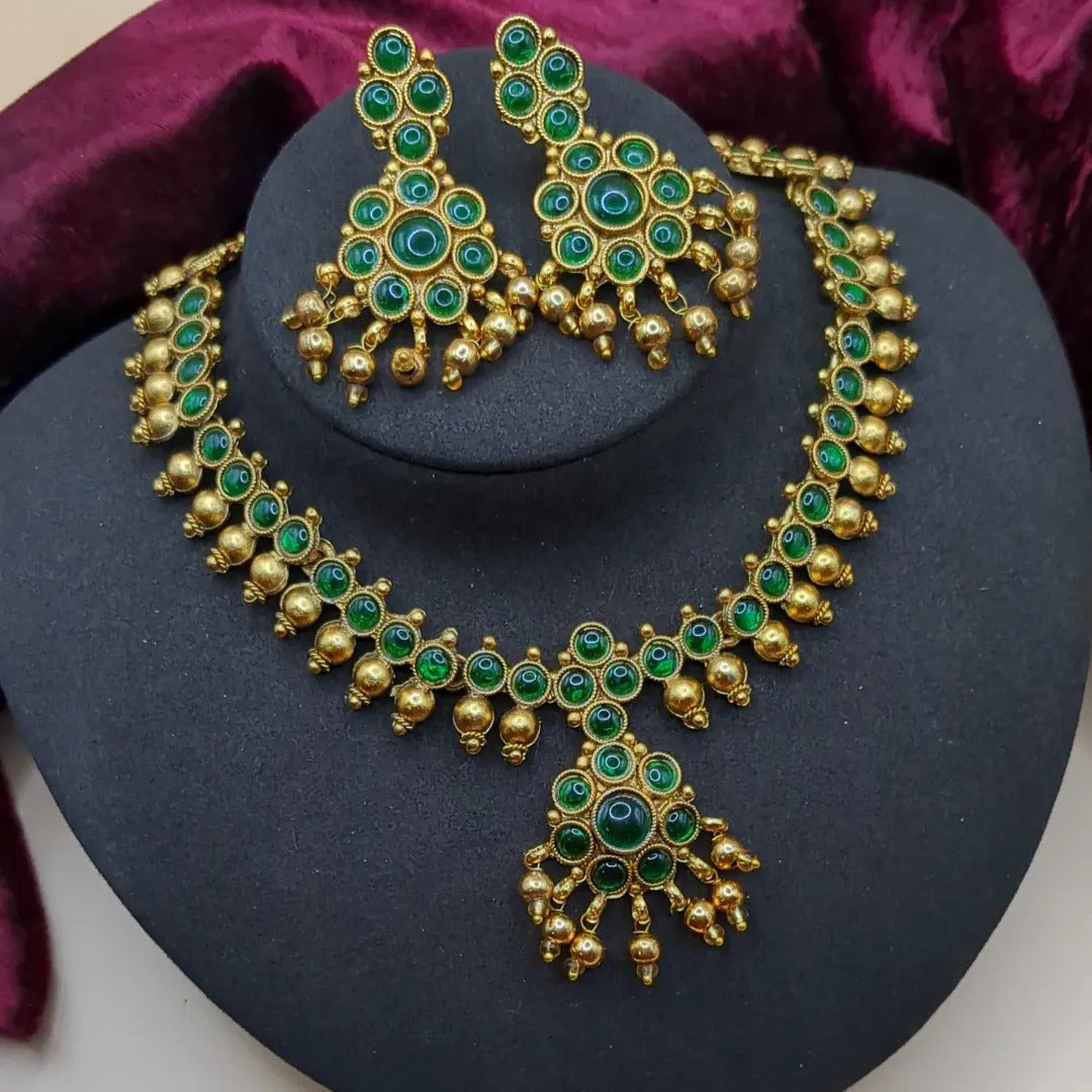 Tempel Halskette mit Ohrringe - gold | grün (Kemp Steine)