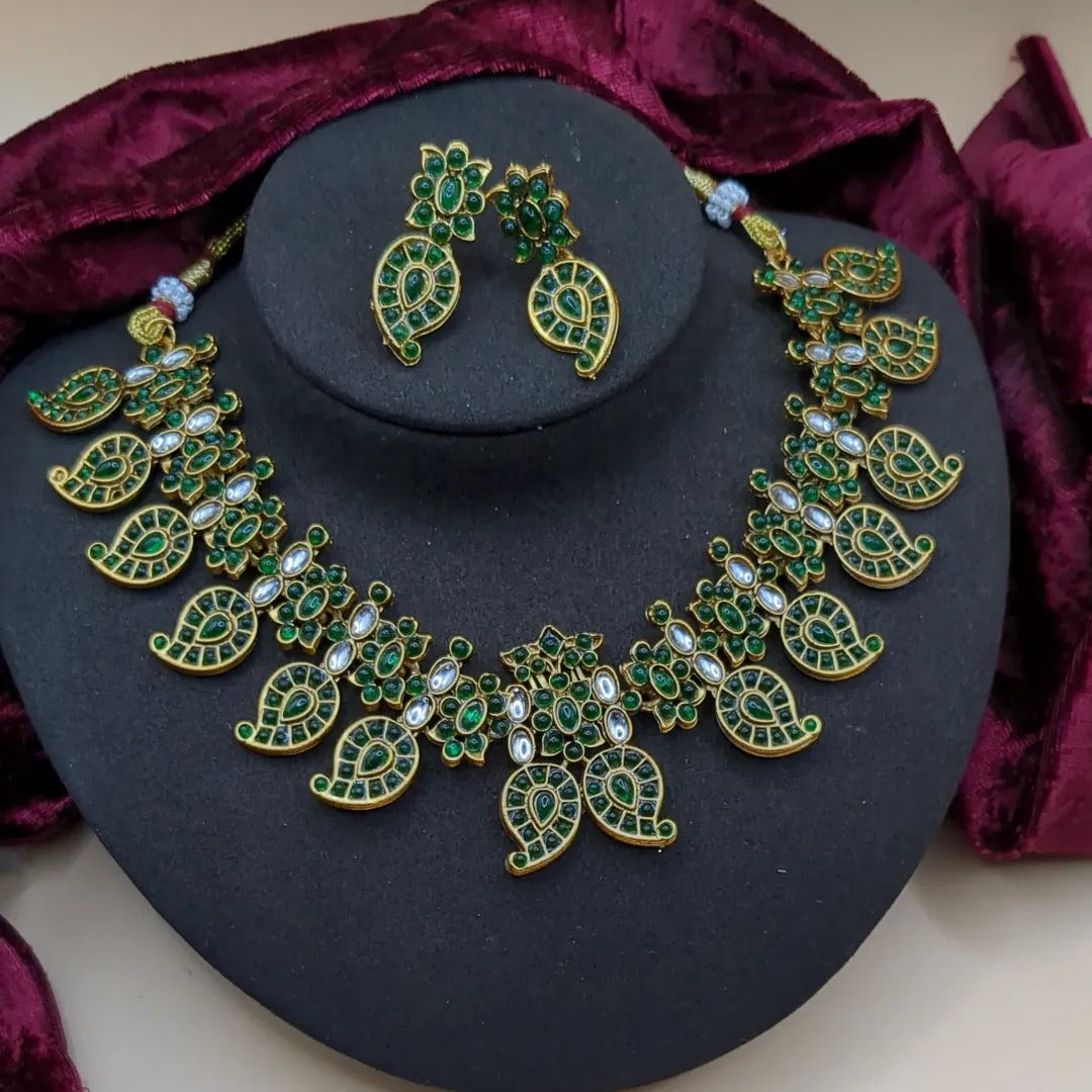 Temple necklace with earrings - gold | green (Kemp Stones)