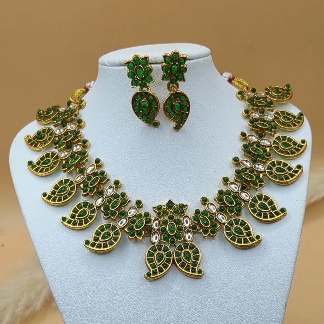 Temple necklace with earrings - gold | green (Kemp Stones)