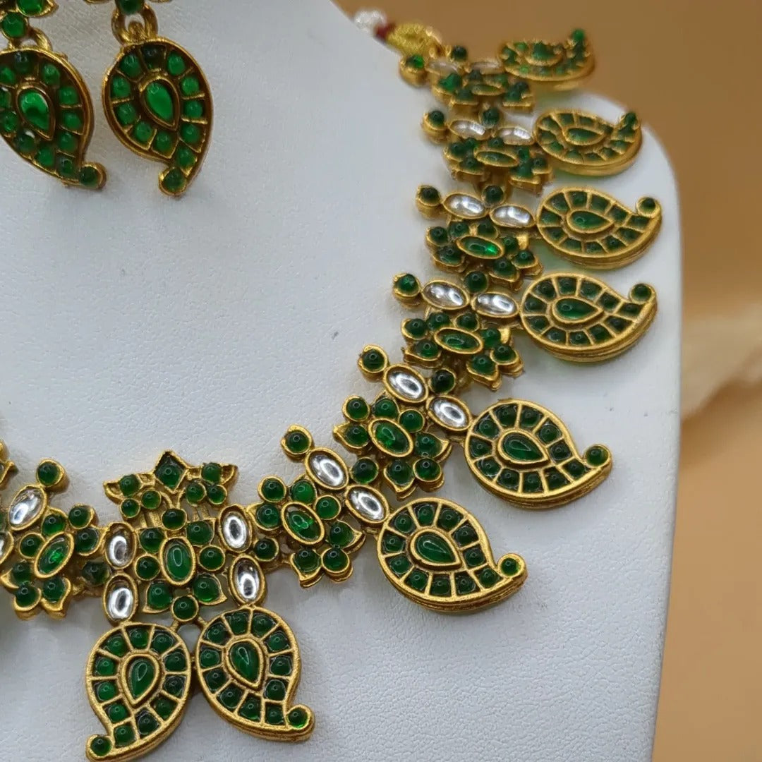 Temple necklace with earrings - gold | green (Kemp Stones)