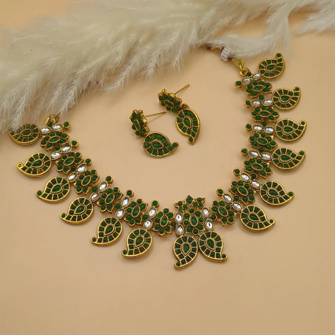 Temple necklace with earrings - gold | green (Kemp Stones)